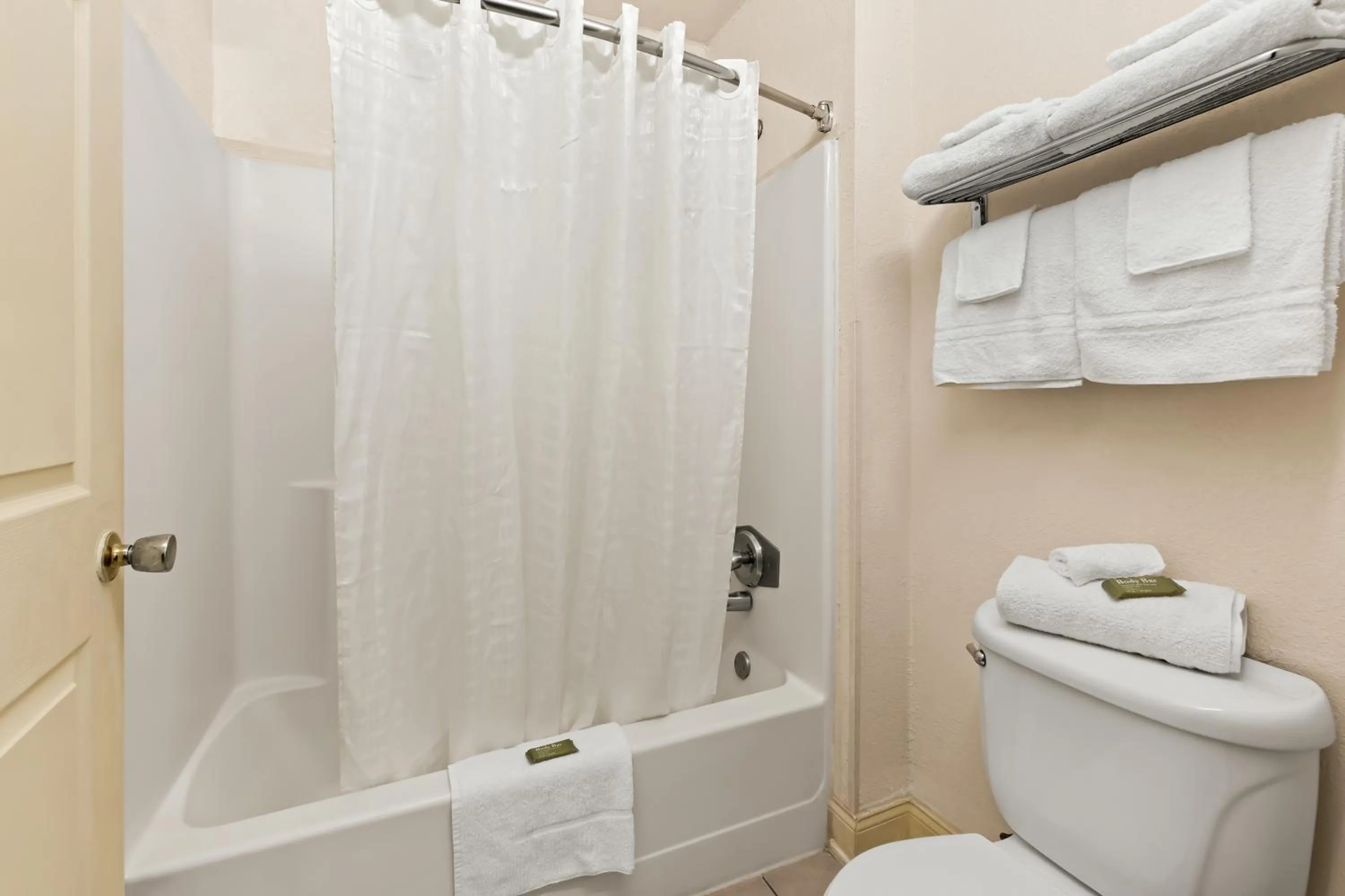 Bathroom in Bellmawr Economy Inn Bellmawr-Philadelphia Area