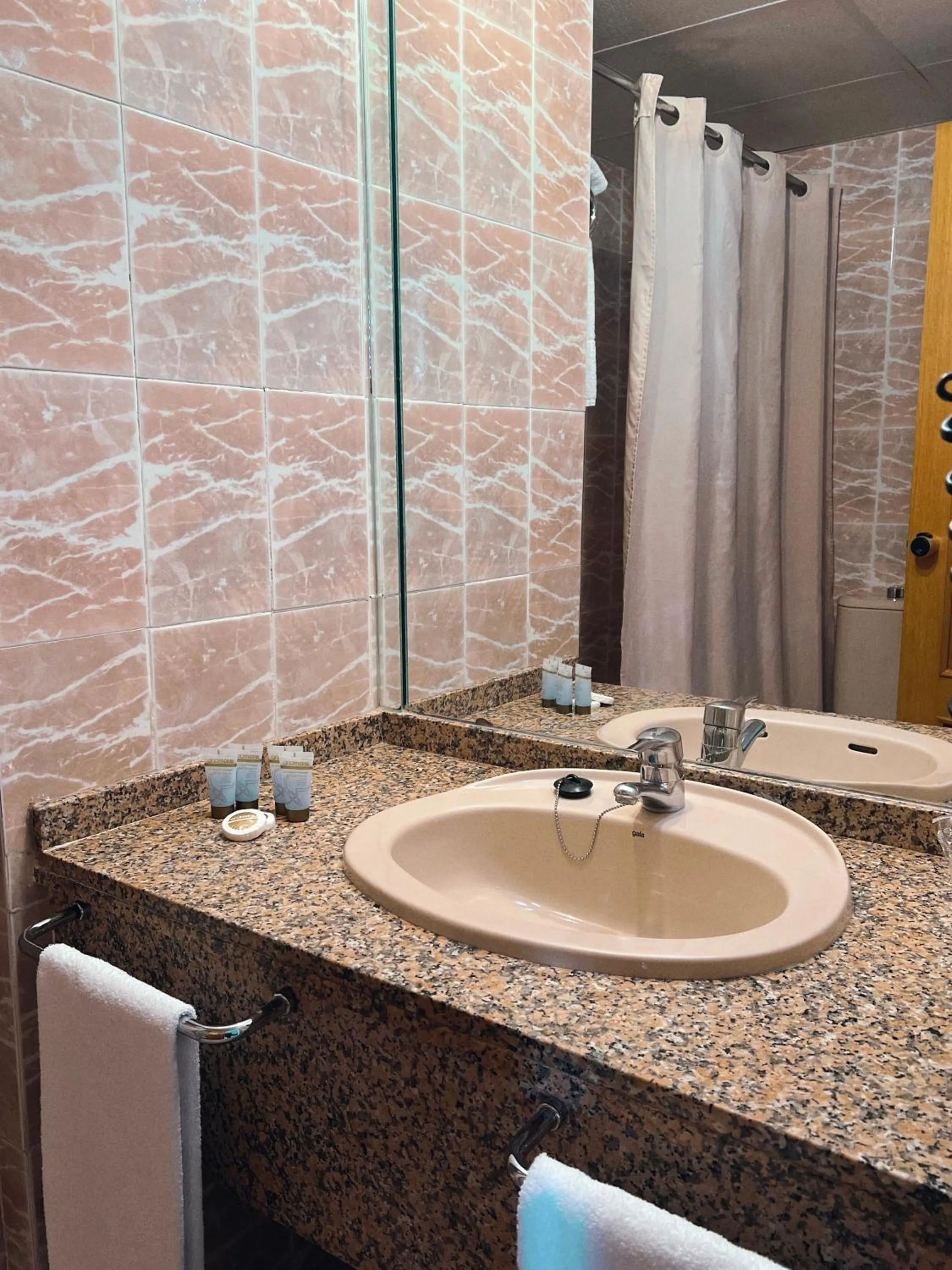 Toilet in AR Roca Esmeralda & SPA Hotel