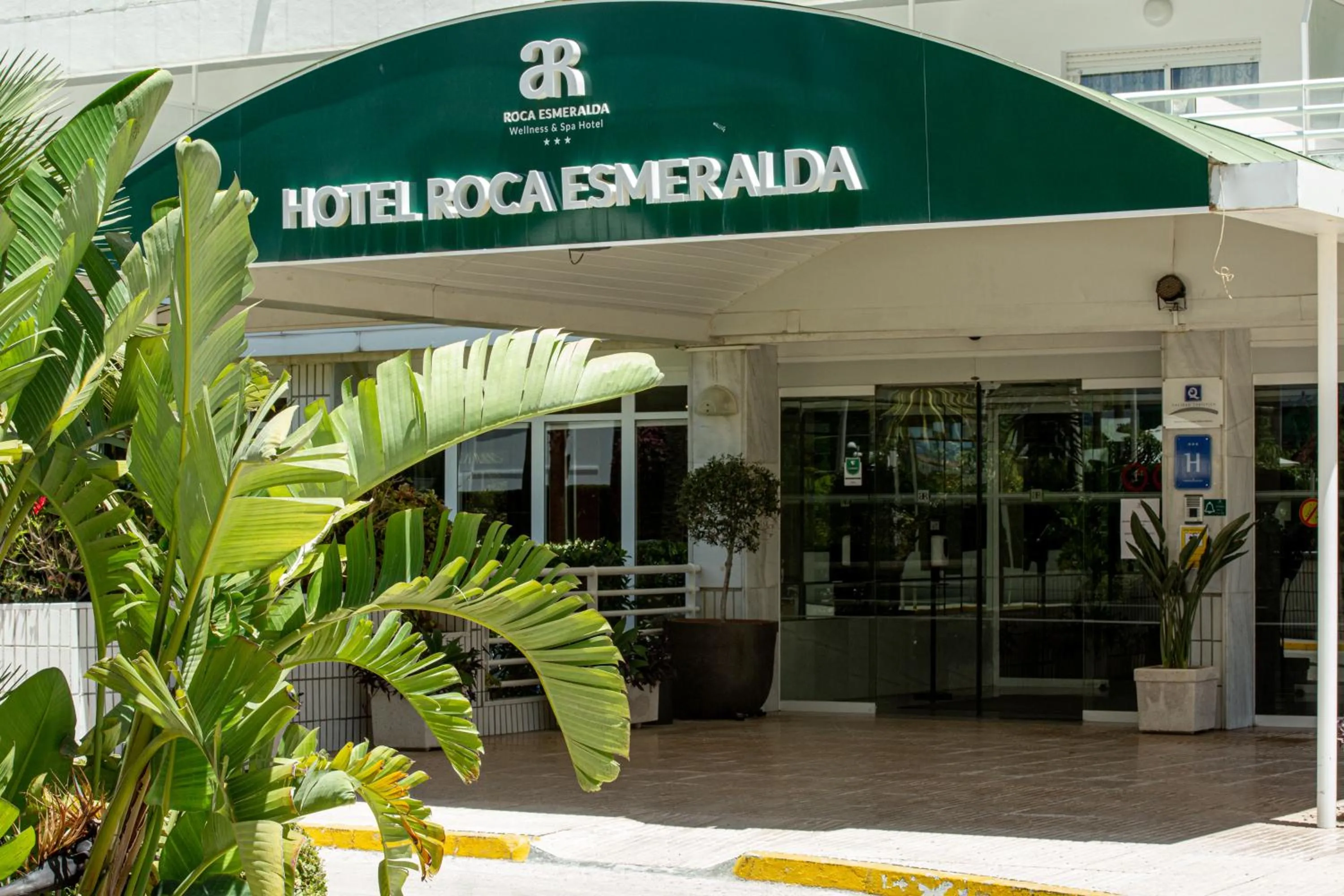 Facade/entrance in AR Roca Esmeralda & SPA Hotel