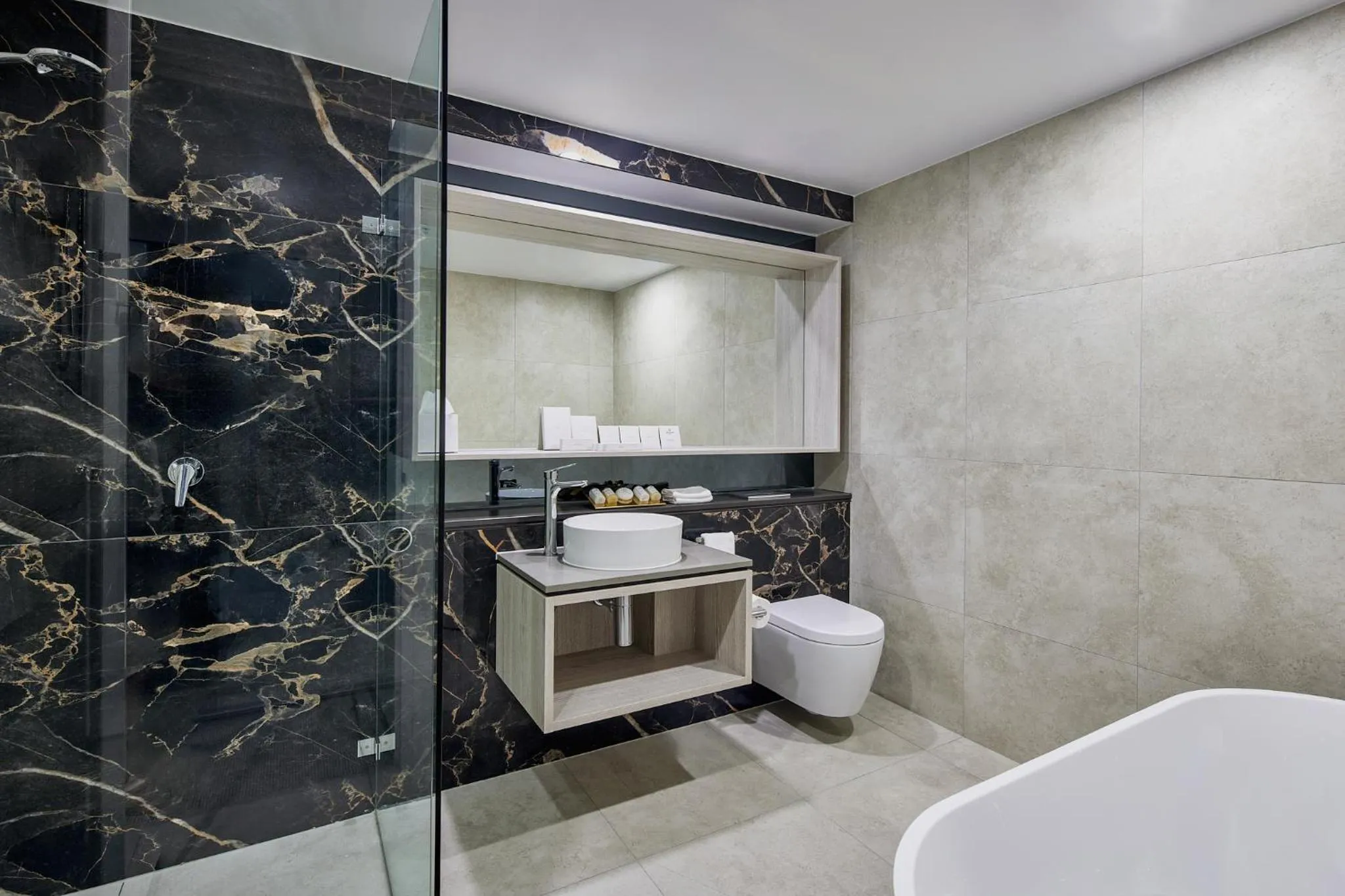 Shower in Meriton Suites Canberra