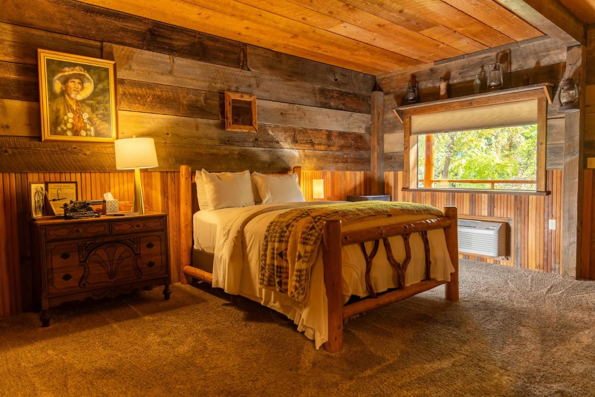 Bed in The Lindsay Lodge