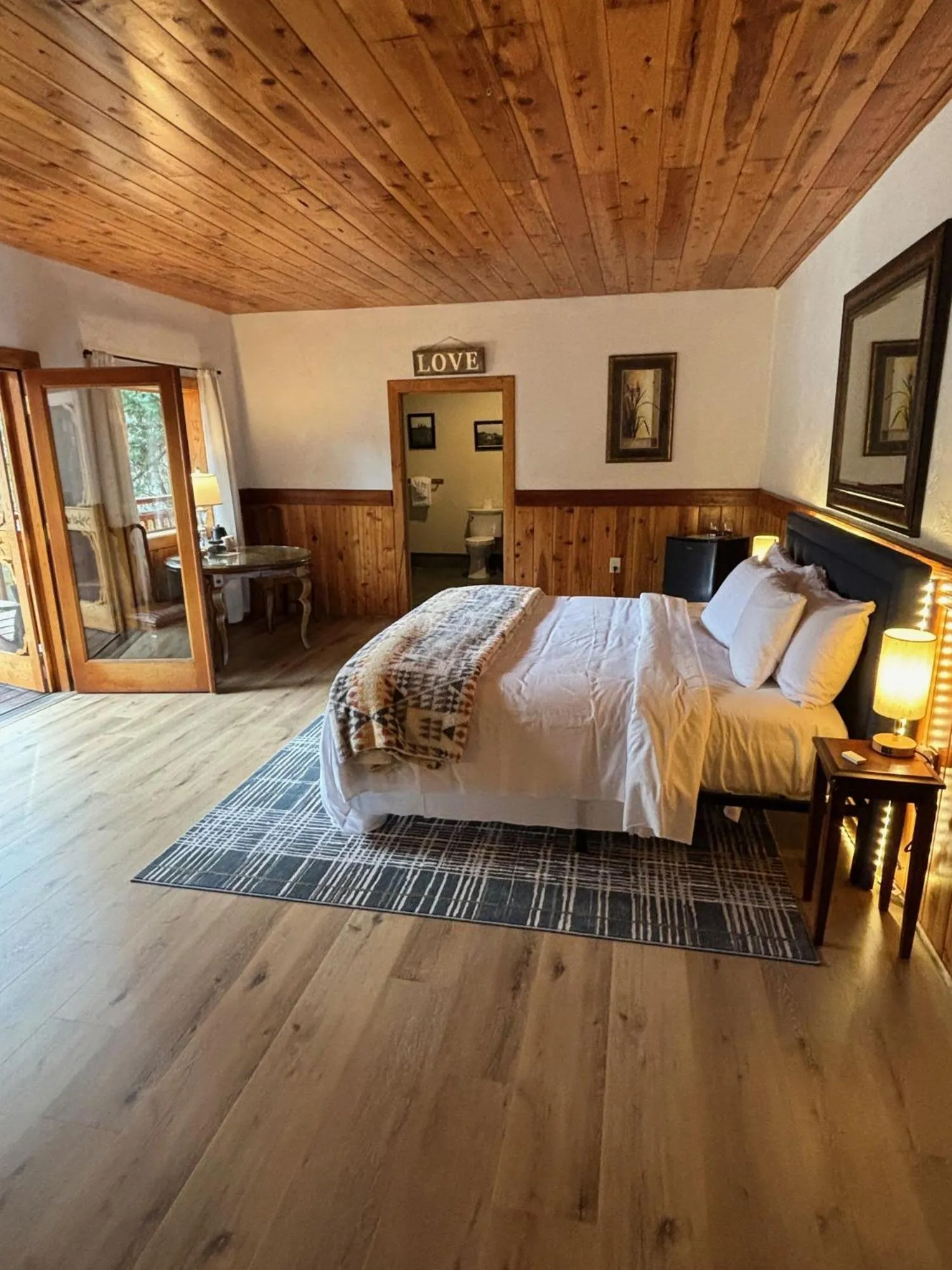 Bed in The Lindsay Lodge
