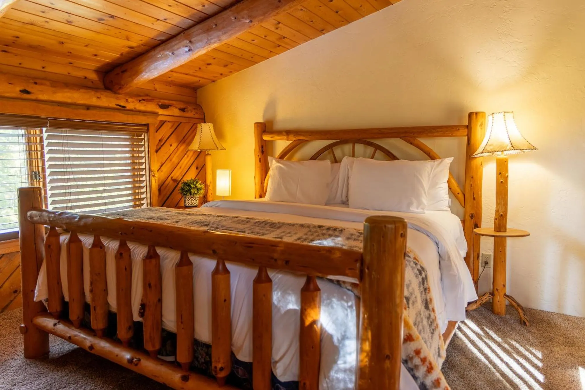 Bed in The Lindsay Lodge