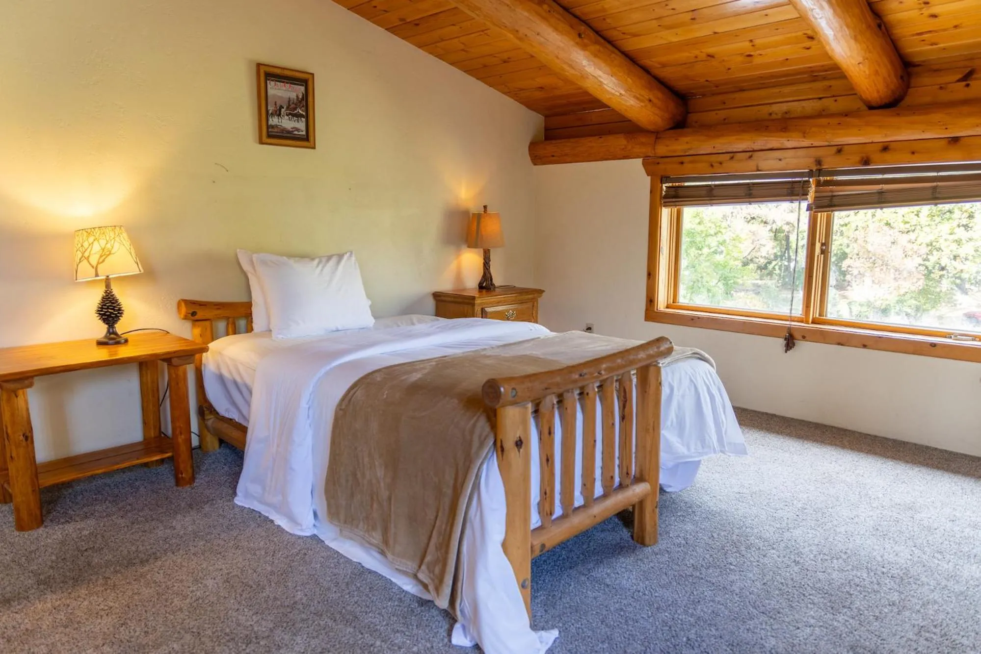 Bed in The Lindsay Lodge