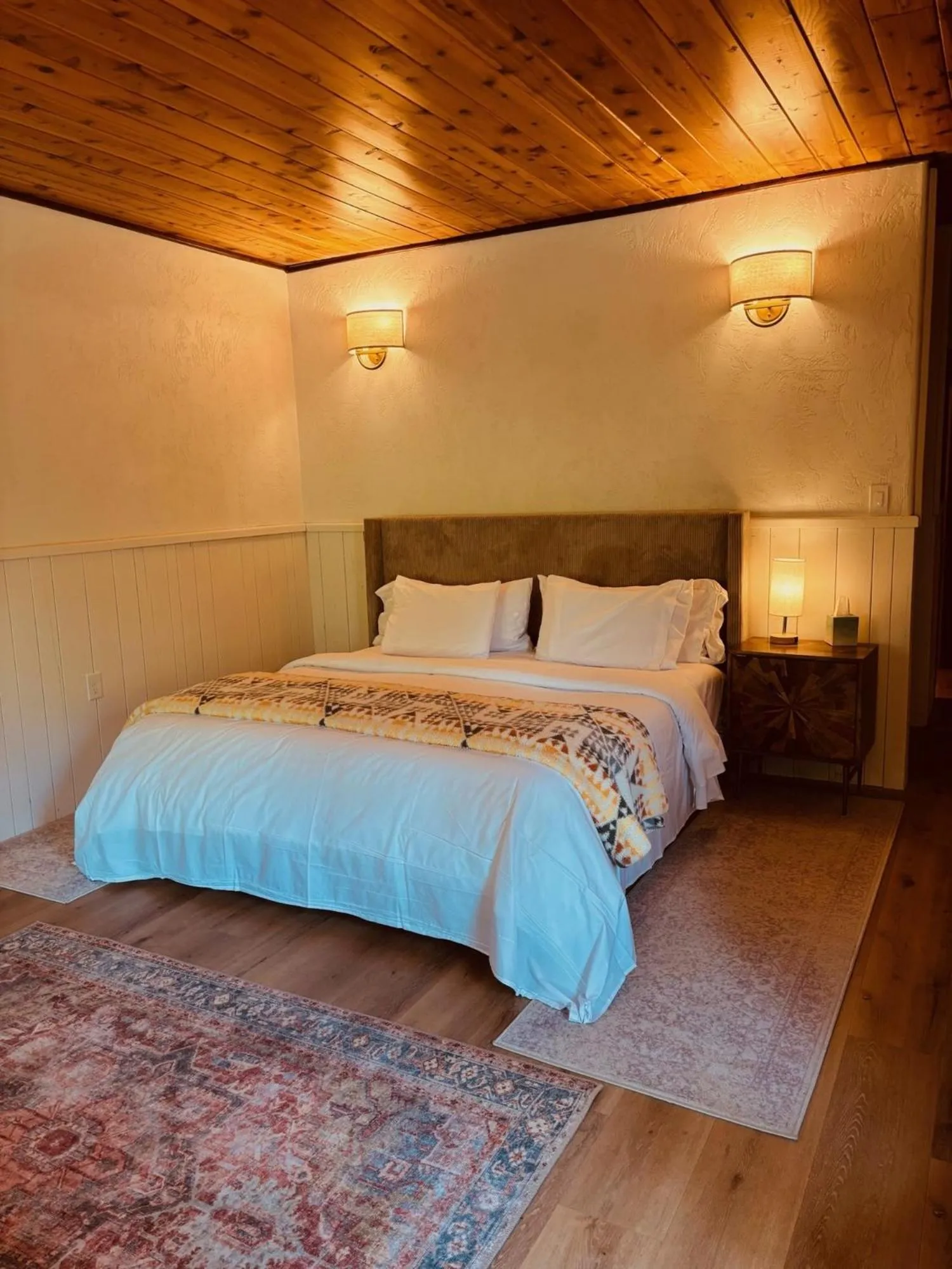 Bed in The Lindsay Lodge