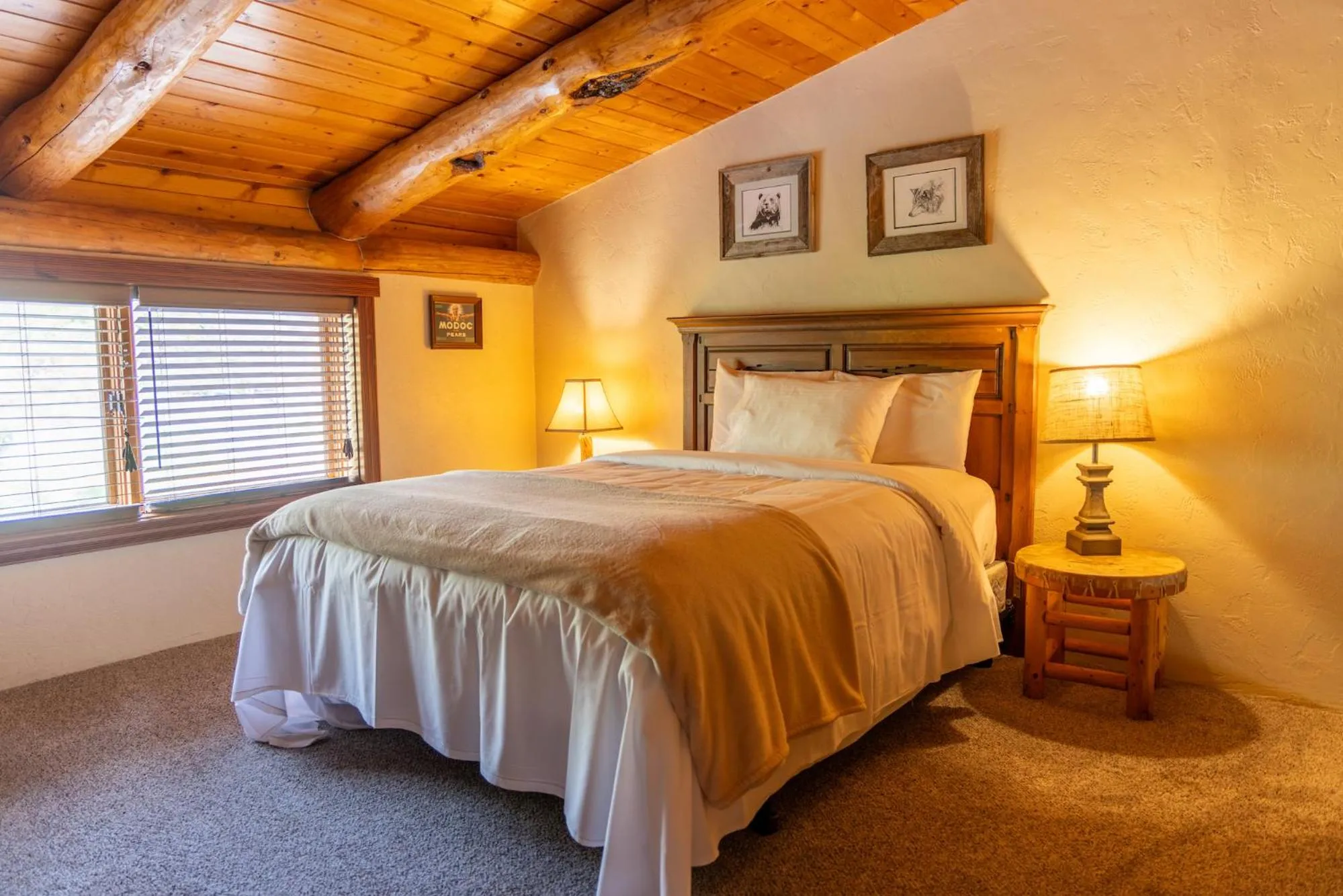 Bed in The Lindsay Lodge