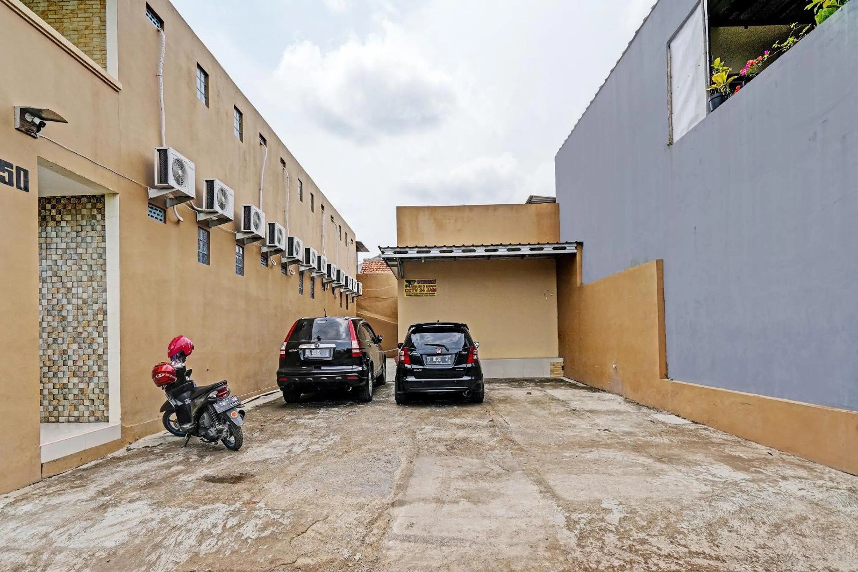 Lobby or reception in OYO 92062 Pondok Aurel Wahidin