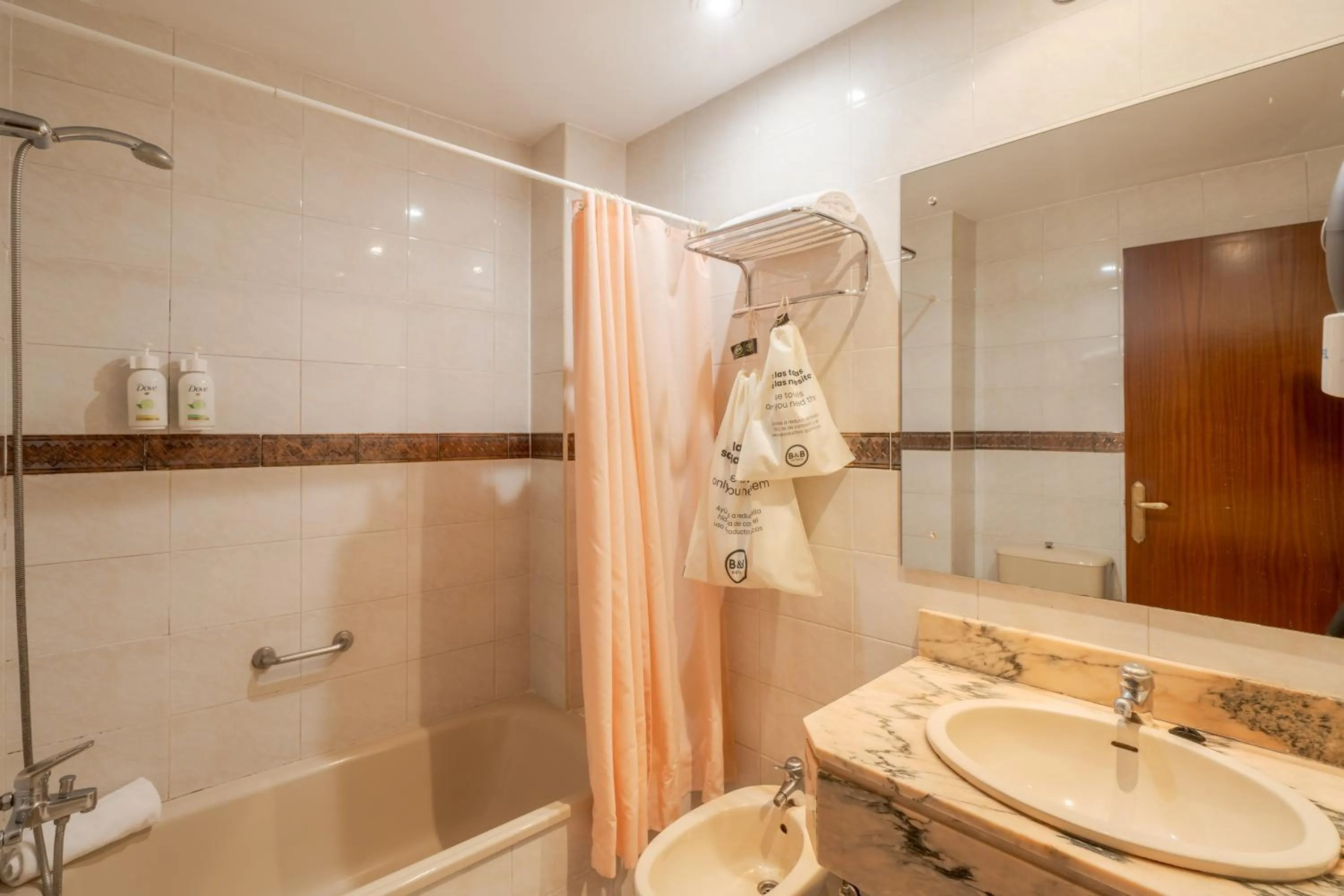 B&B HOTEL Gijón Centro Begoña