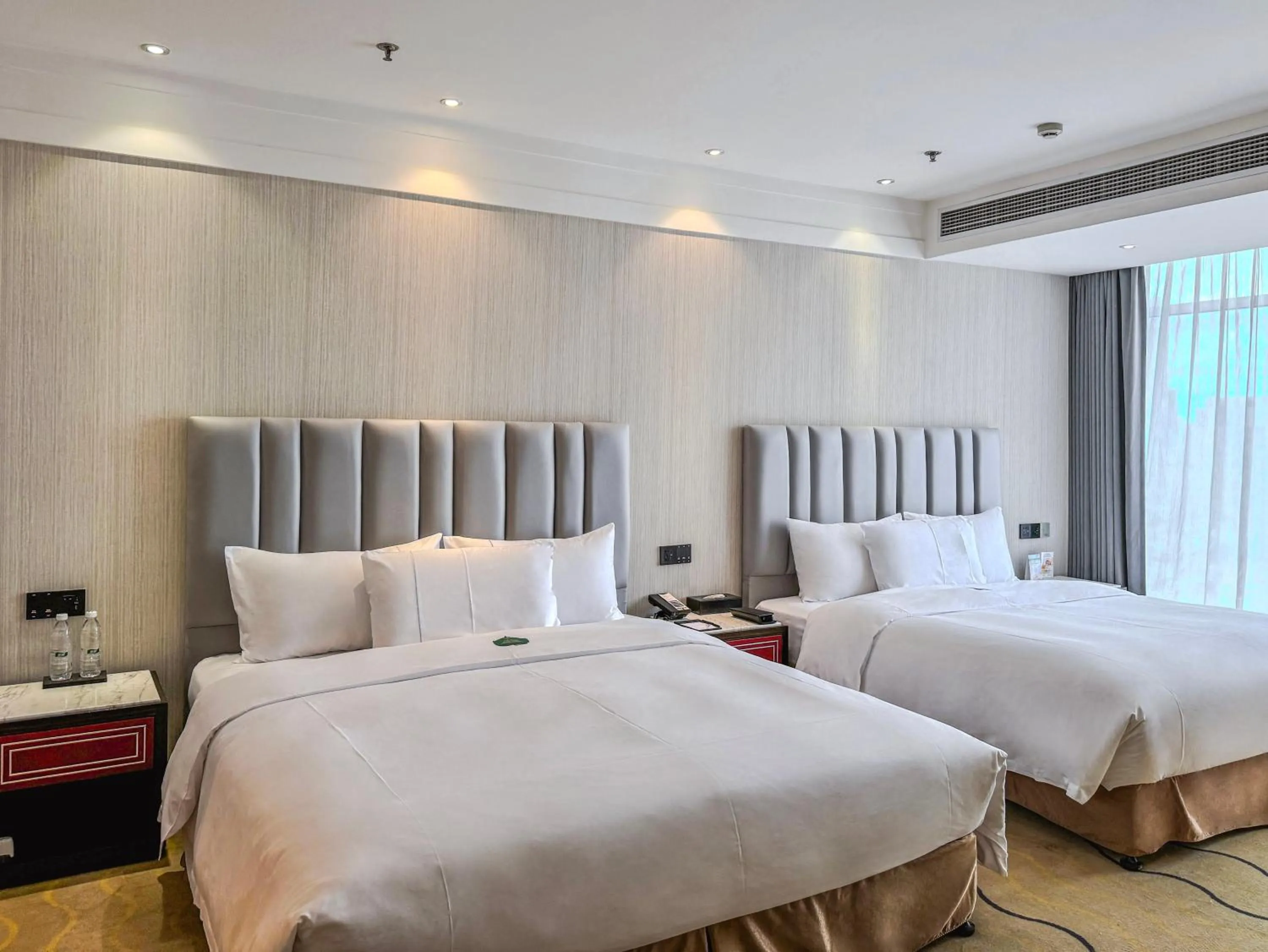 Bed in Suning Universal Hotel ALL-SUITES