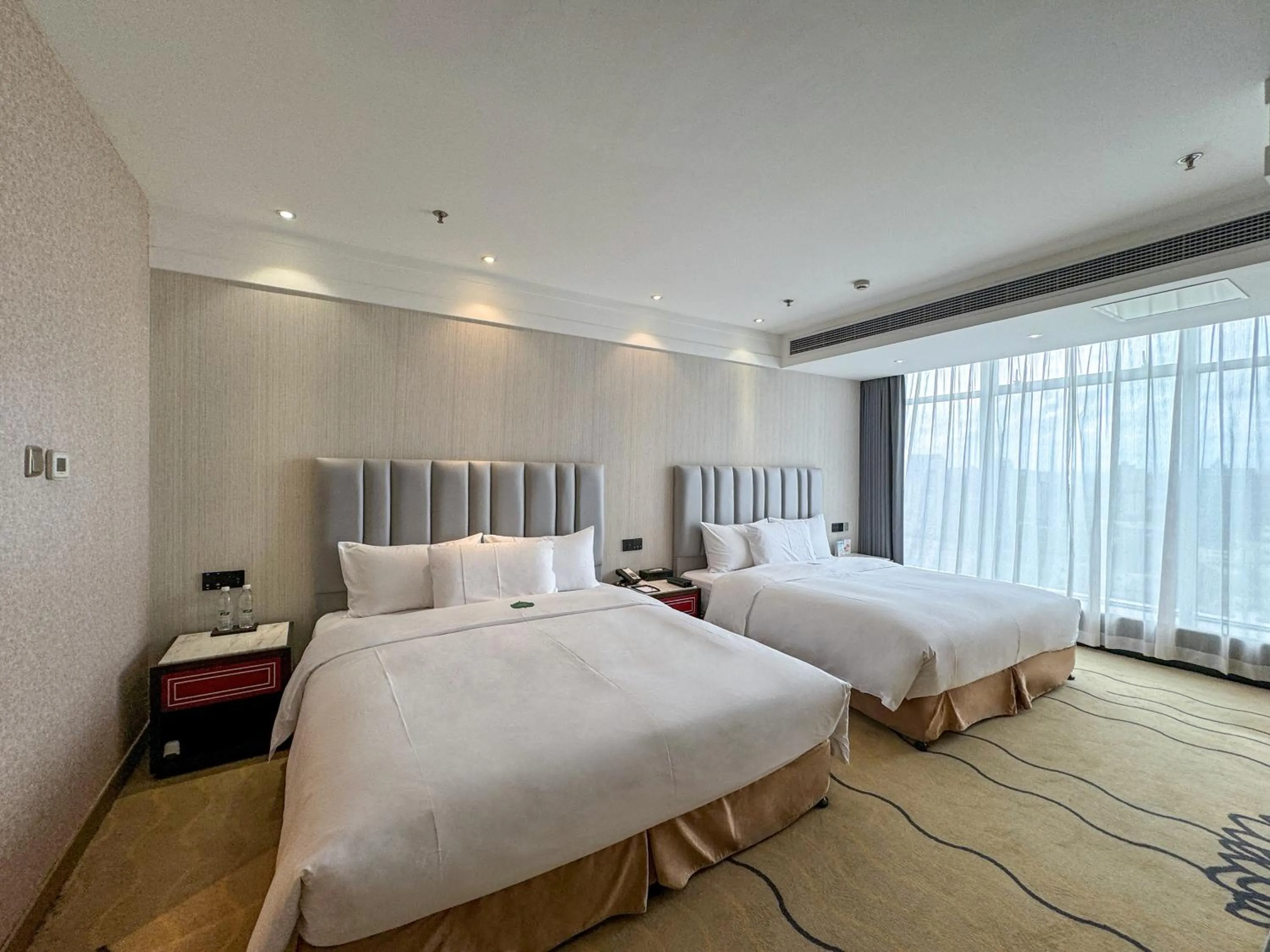 Bed in Suning Universal Hotel ALL-SUITES