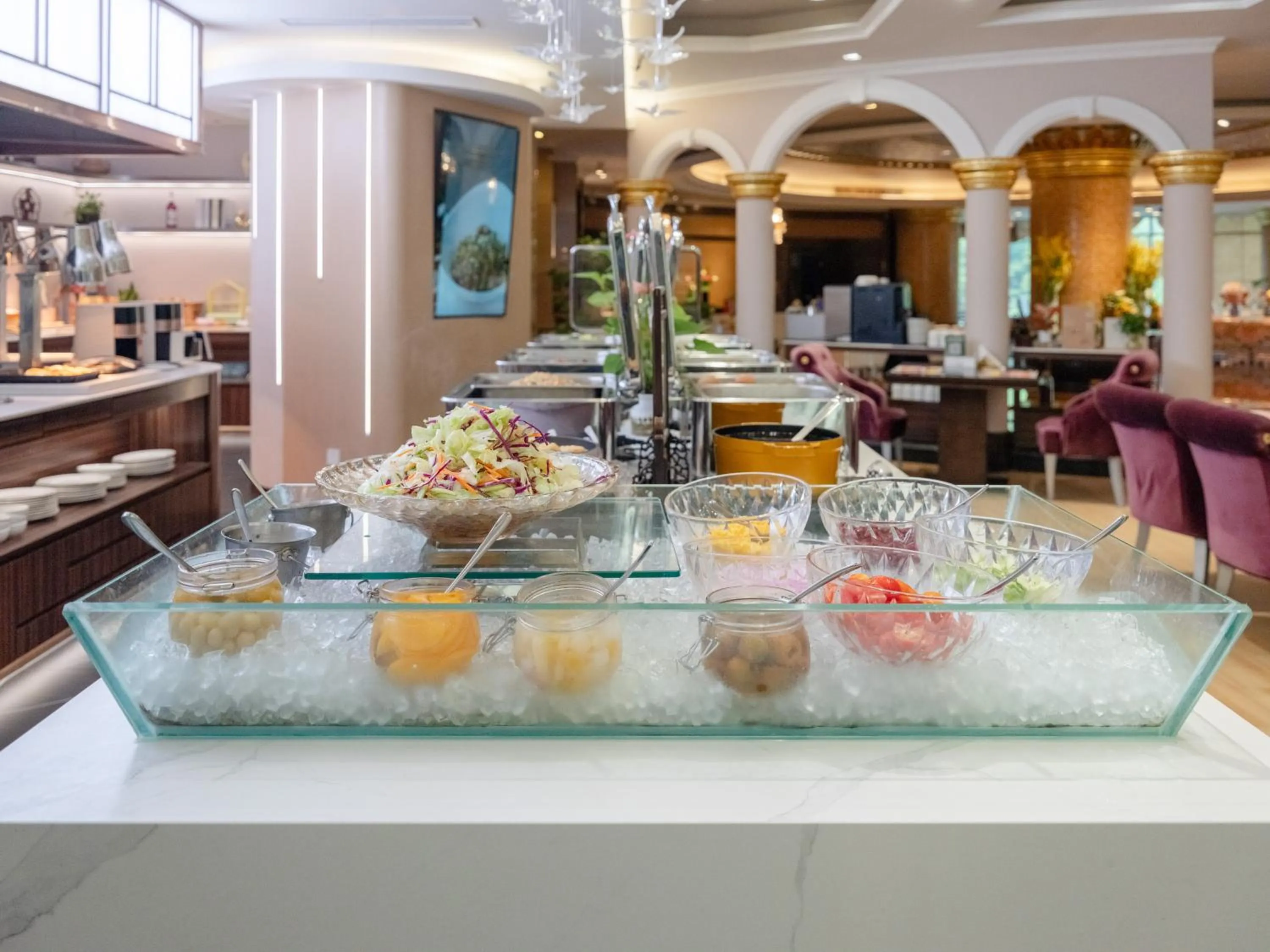 Restaurant/places to eat in Suning Universal Hotel ALL-SUITES