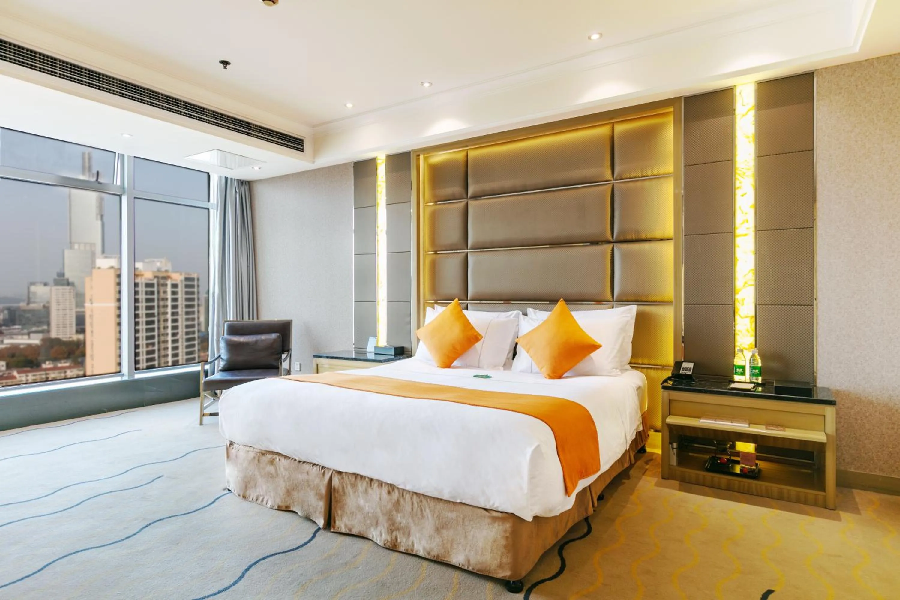 Bed in Suning Universal Hotel ALL-SUITES