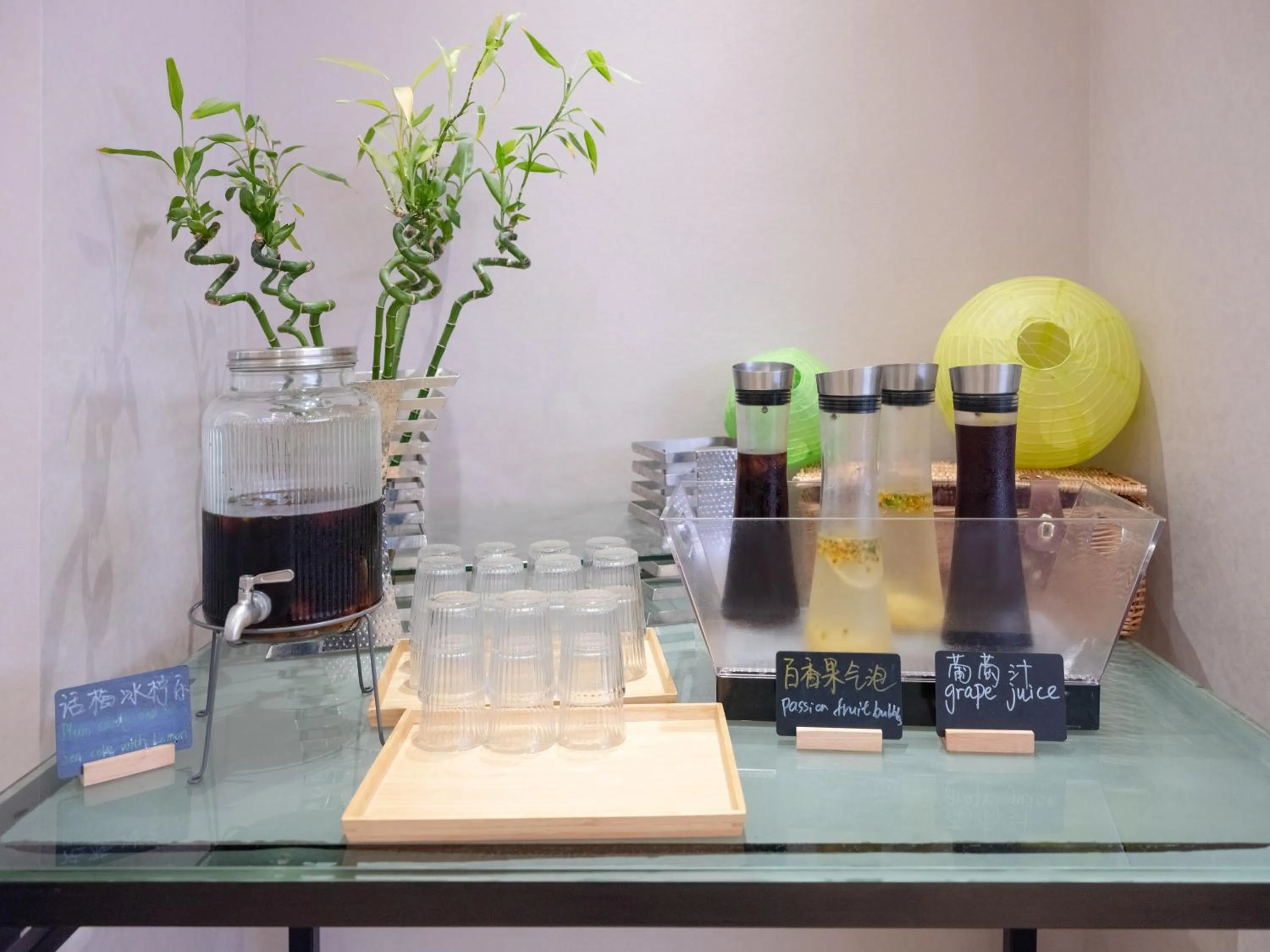 Restaurant/places to eat in Suning Universal Hotel ALL-SUITES