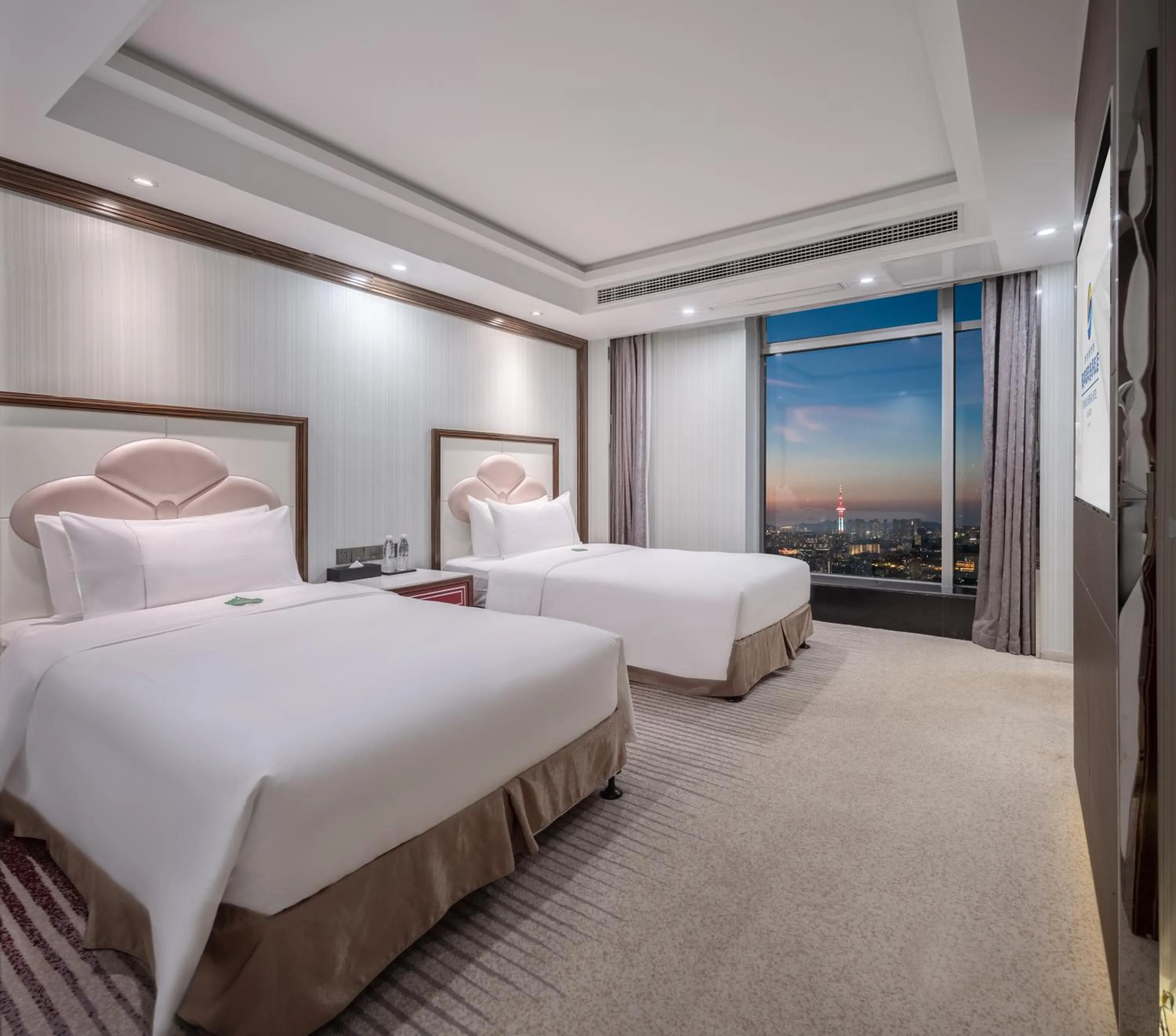 Bed in Suning Universal Hotel ALL-SUITES