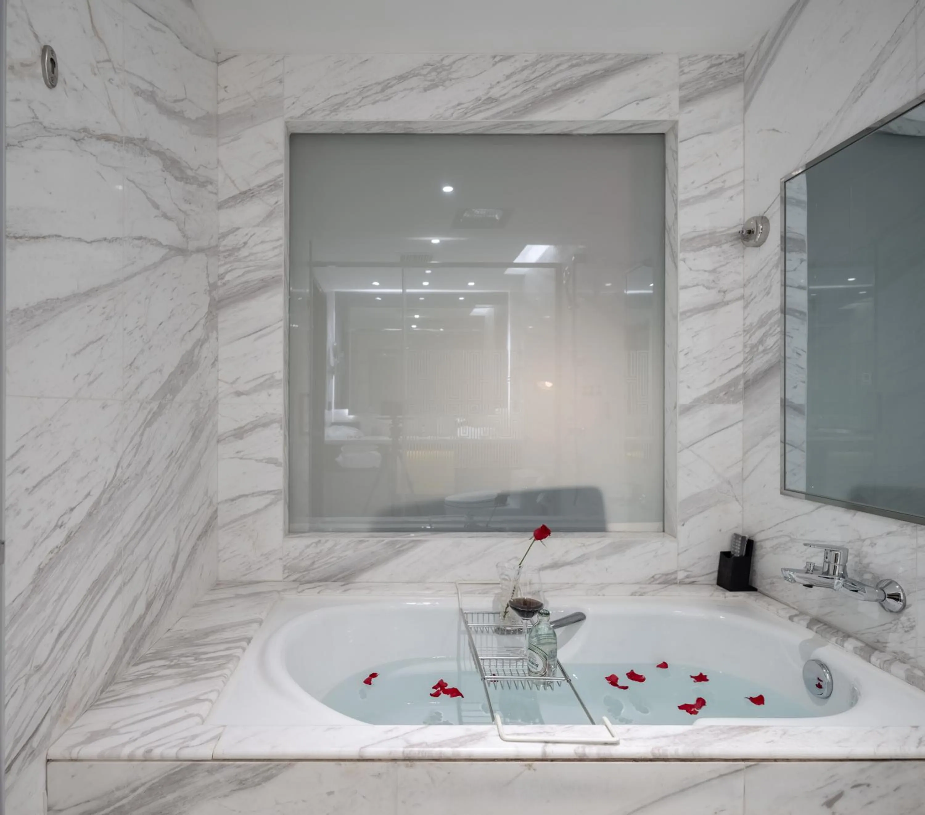 Bath in Suning Universal Hotel ALL-SUITES