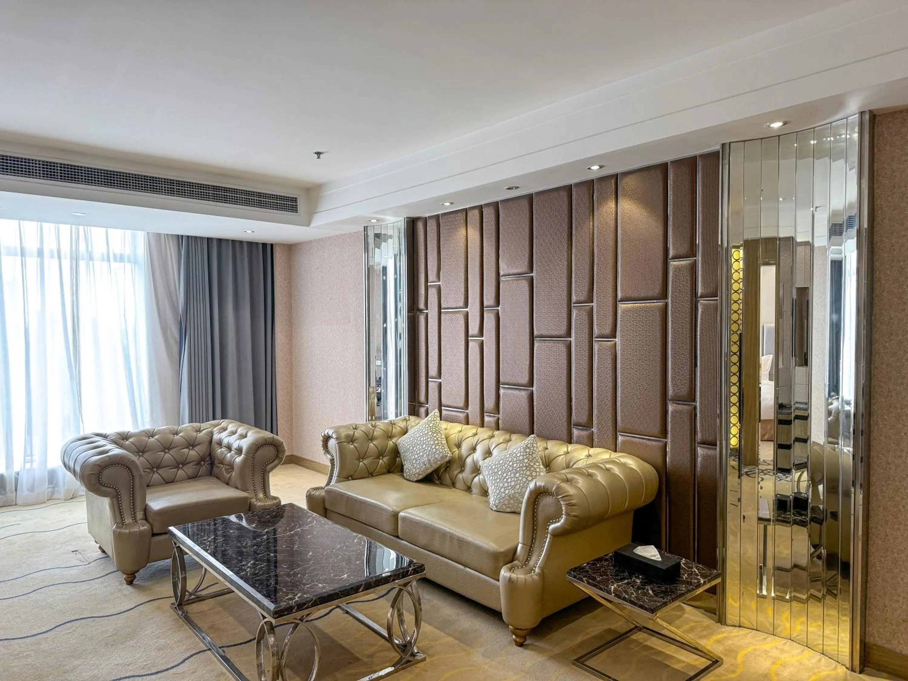 Living room in Suning Universal Hotel ALL-SUITES