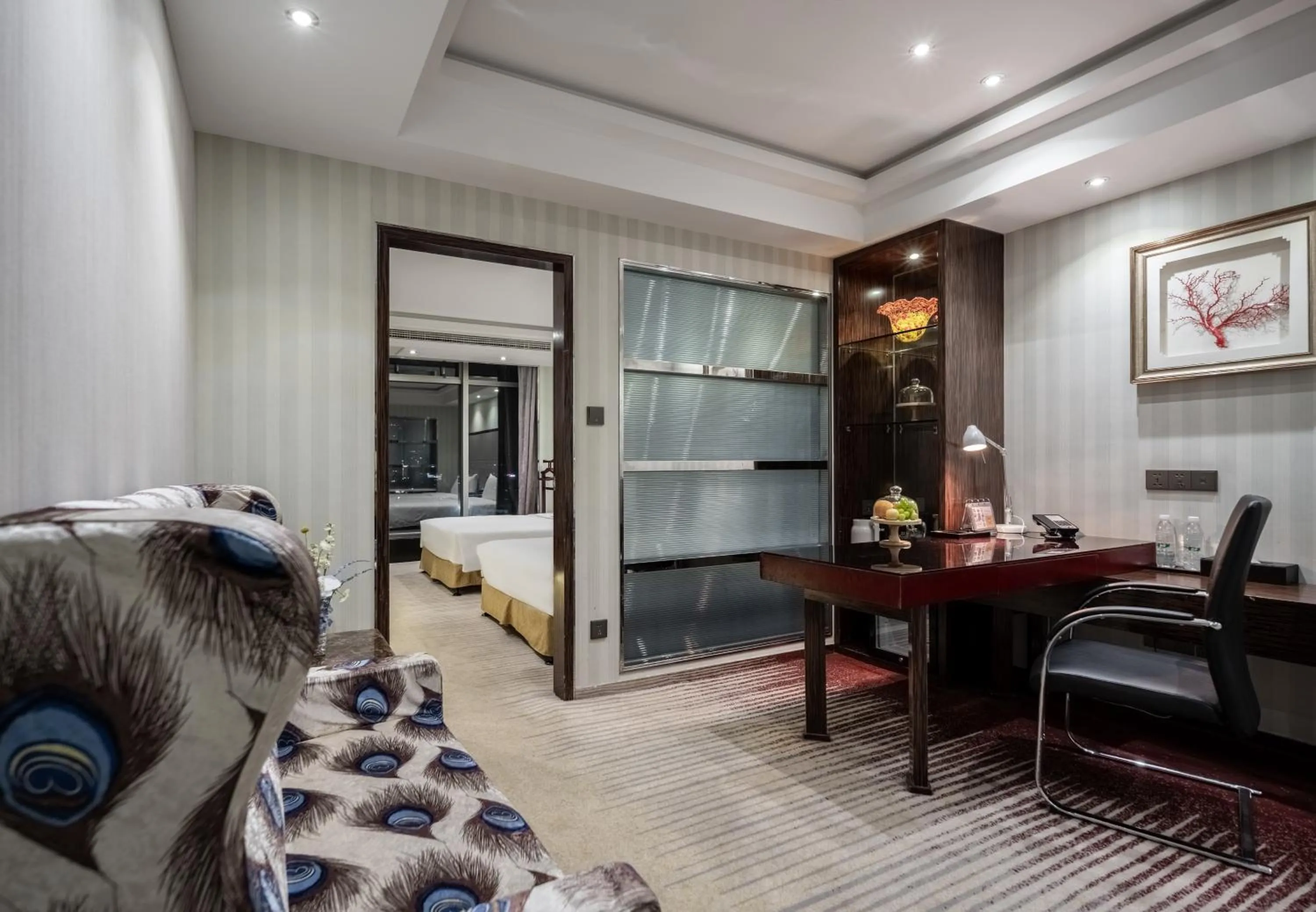 Living room, Bed in Suning Universal Hotel ALL-SUITES