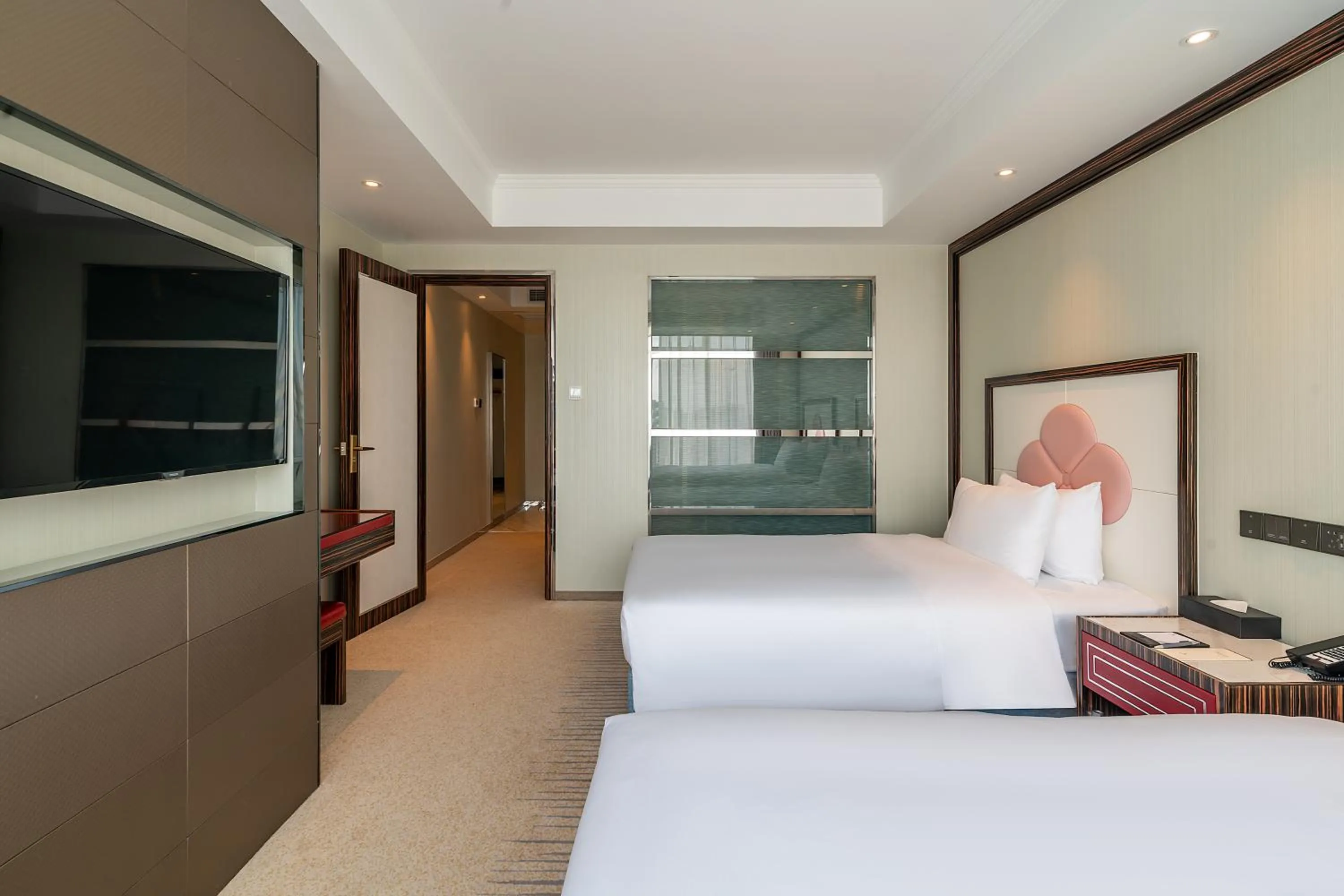 Bed in Suning Universal Hotel ALL-SUITES