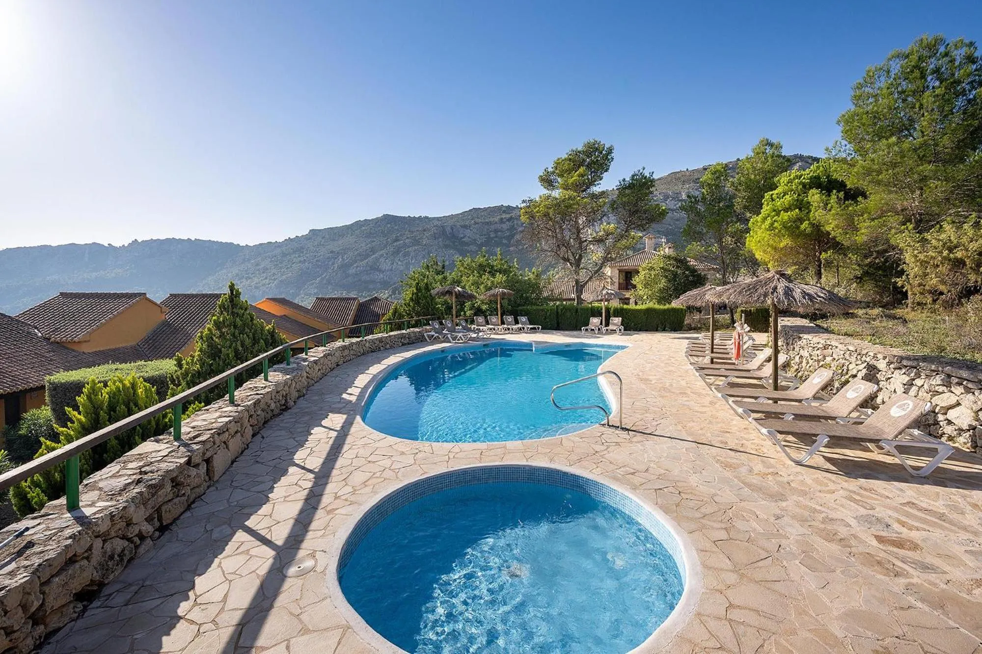 Swimming pool in Hotel Alahuar