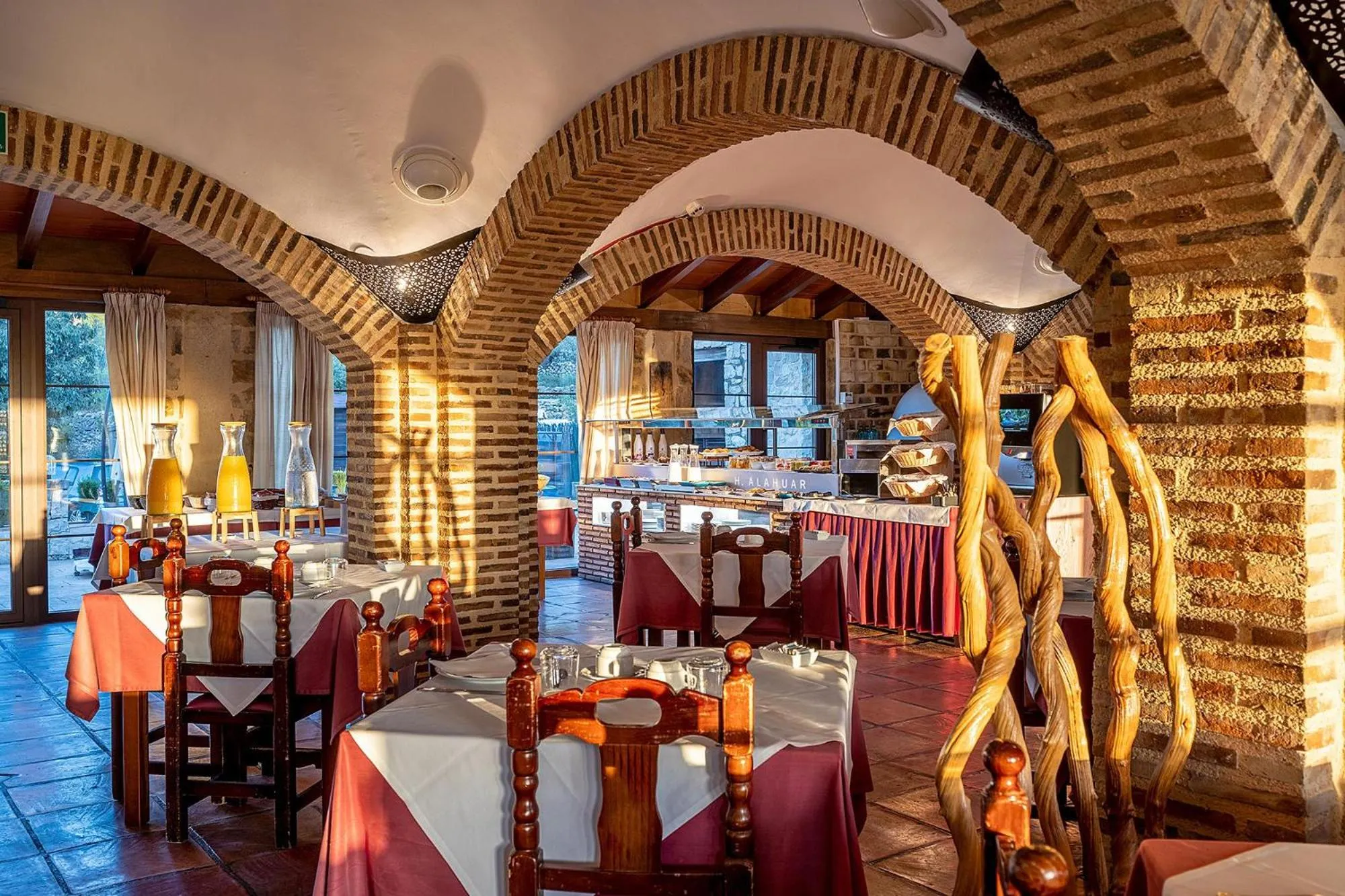 Restaurant/places to eat in Hotel Alahuar