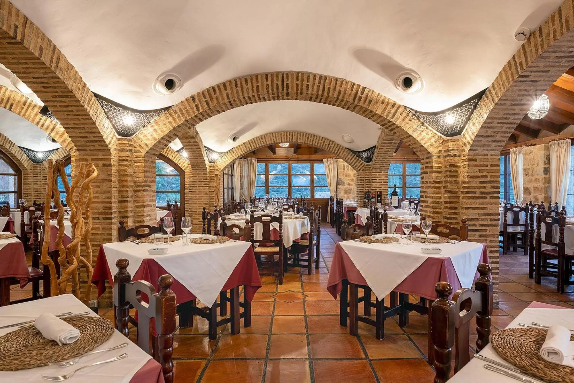 Restaurant/places to eat in Hotel Alahuar