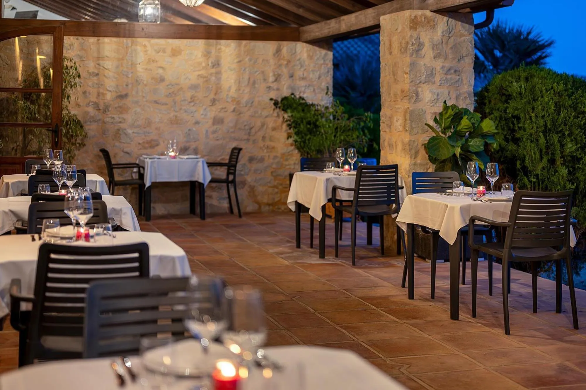 Restaurant/places to eat in Hotel Alahuar