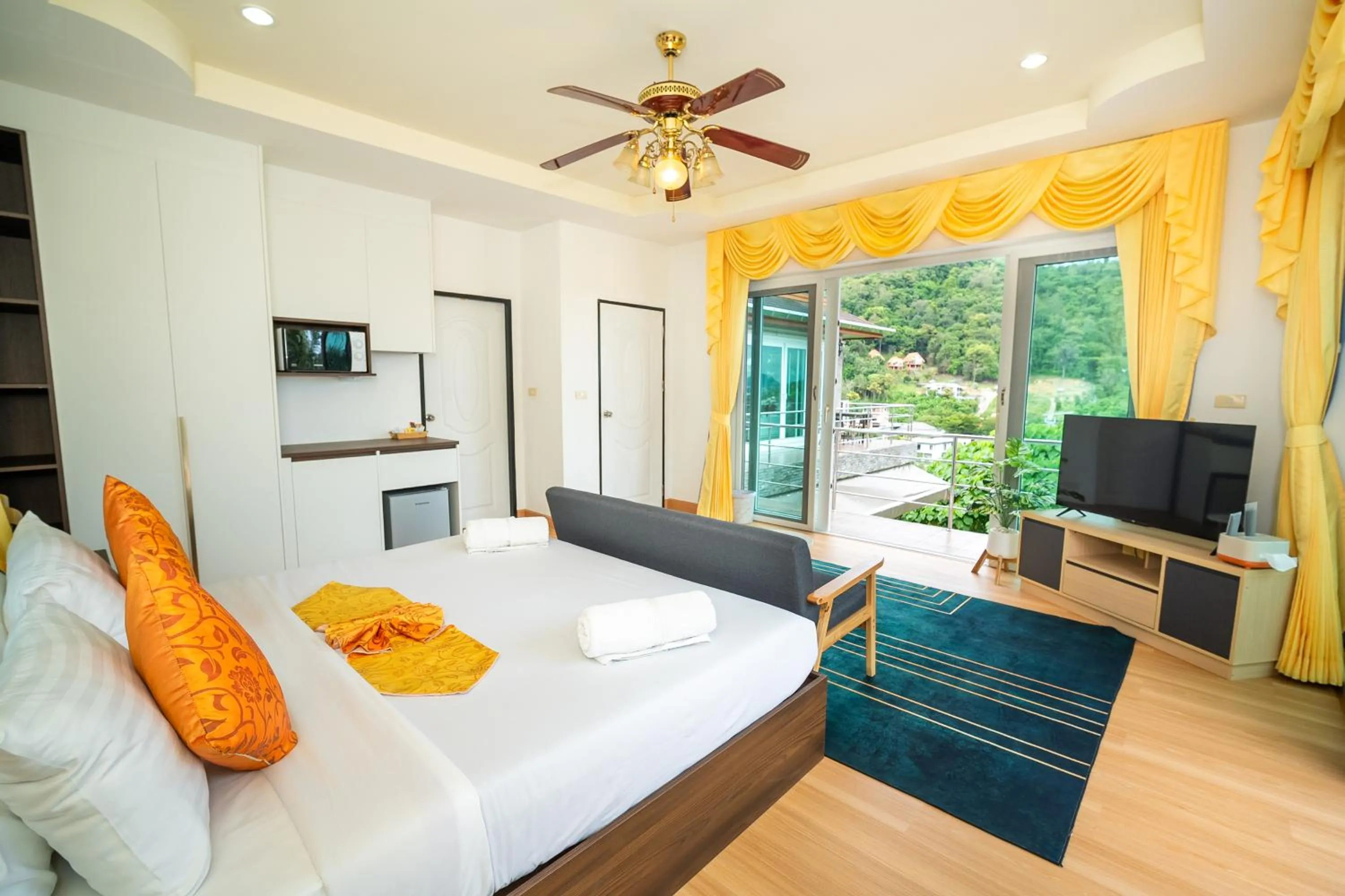 Photo of the whole room, Bed in ฺBaan Waru seaview villa