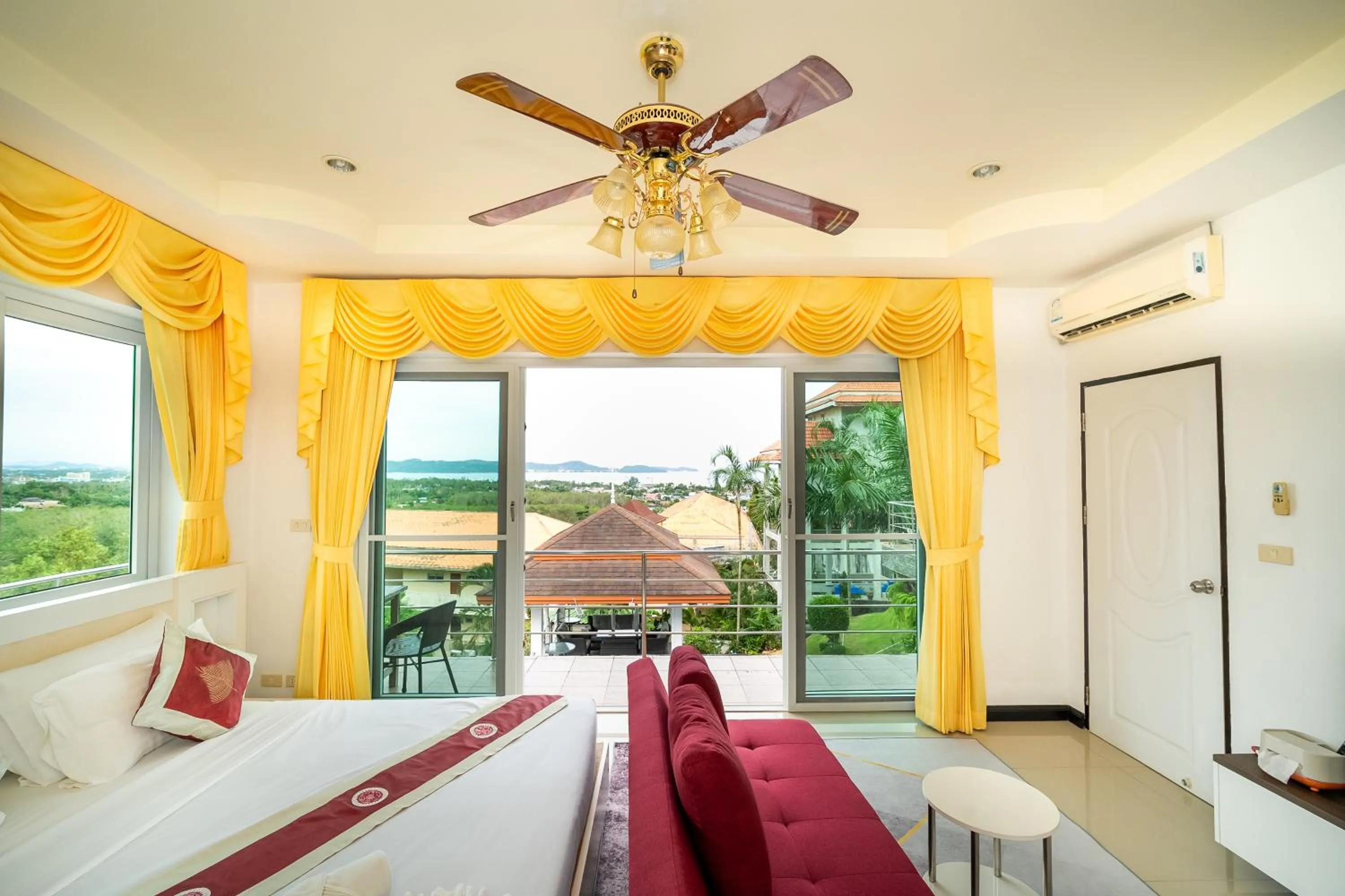 Bed in ฺBaan Waru seaview villa