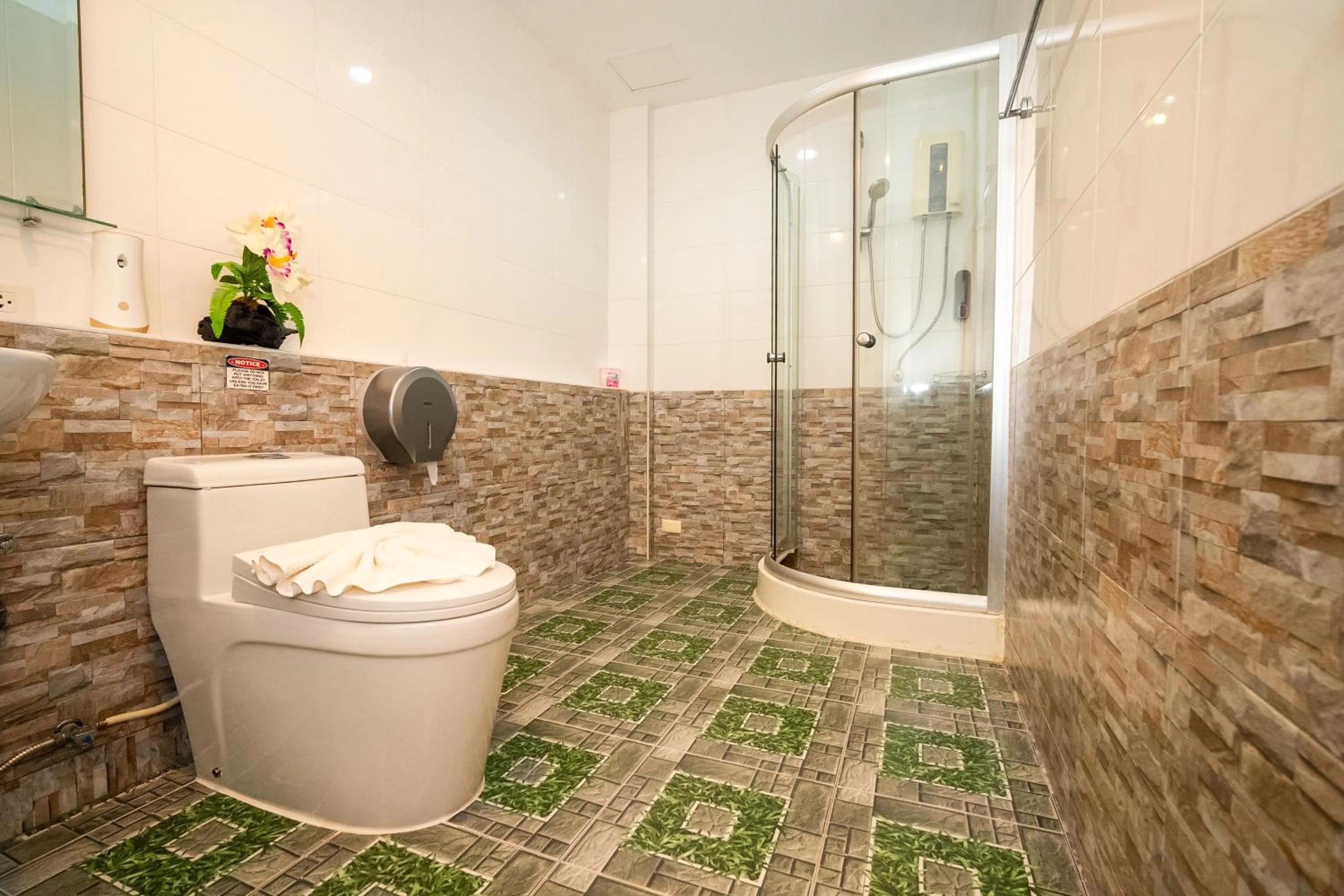 Shower in ฺBaan Waru seaview villa