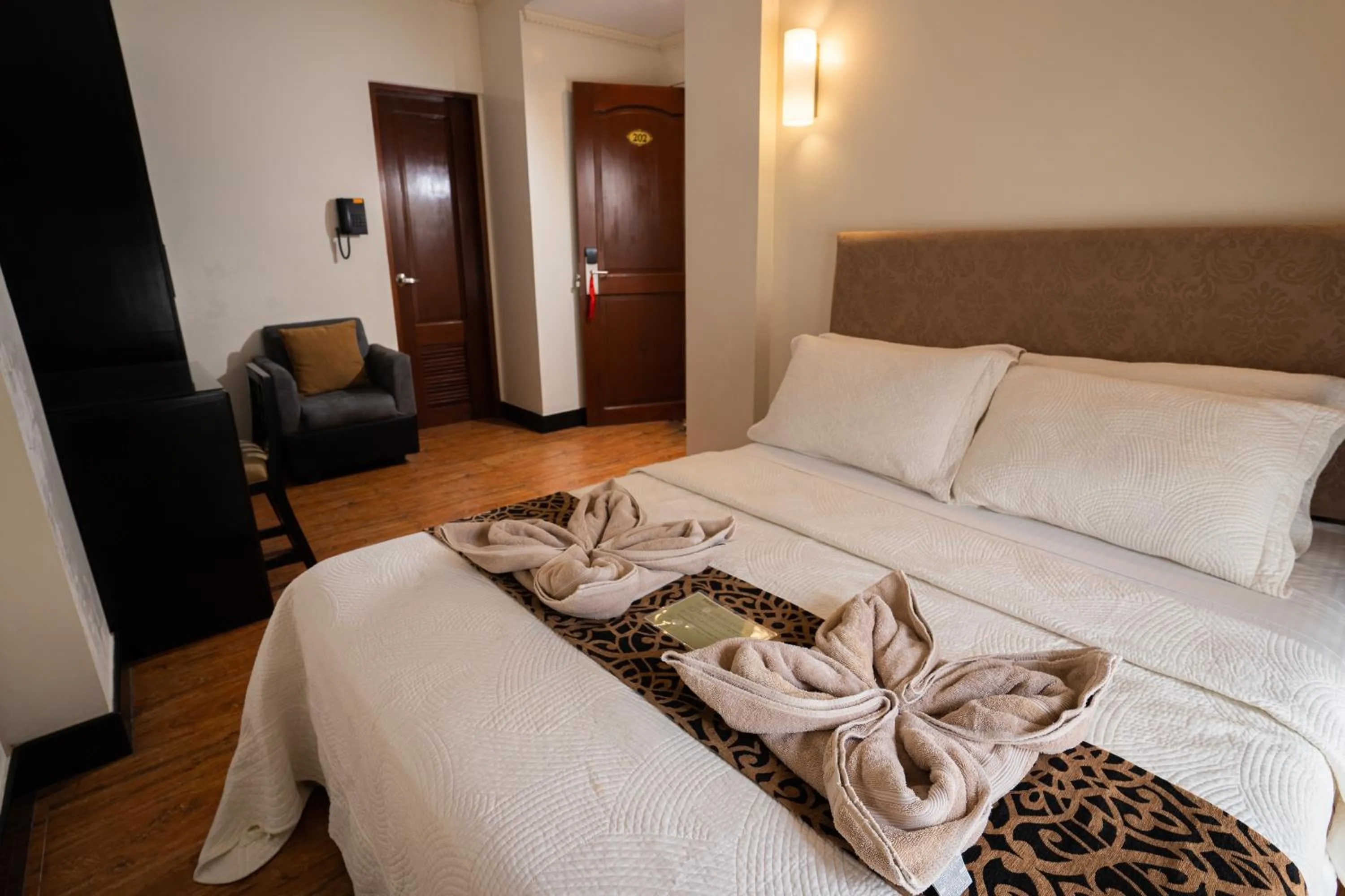 Photo of the whole room, Bed in West Loch Park Hotel Vigan