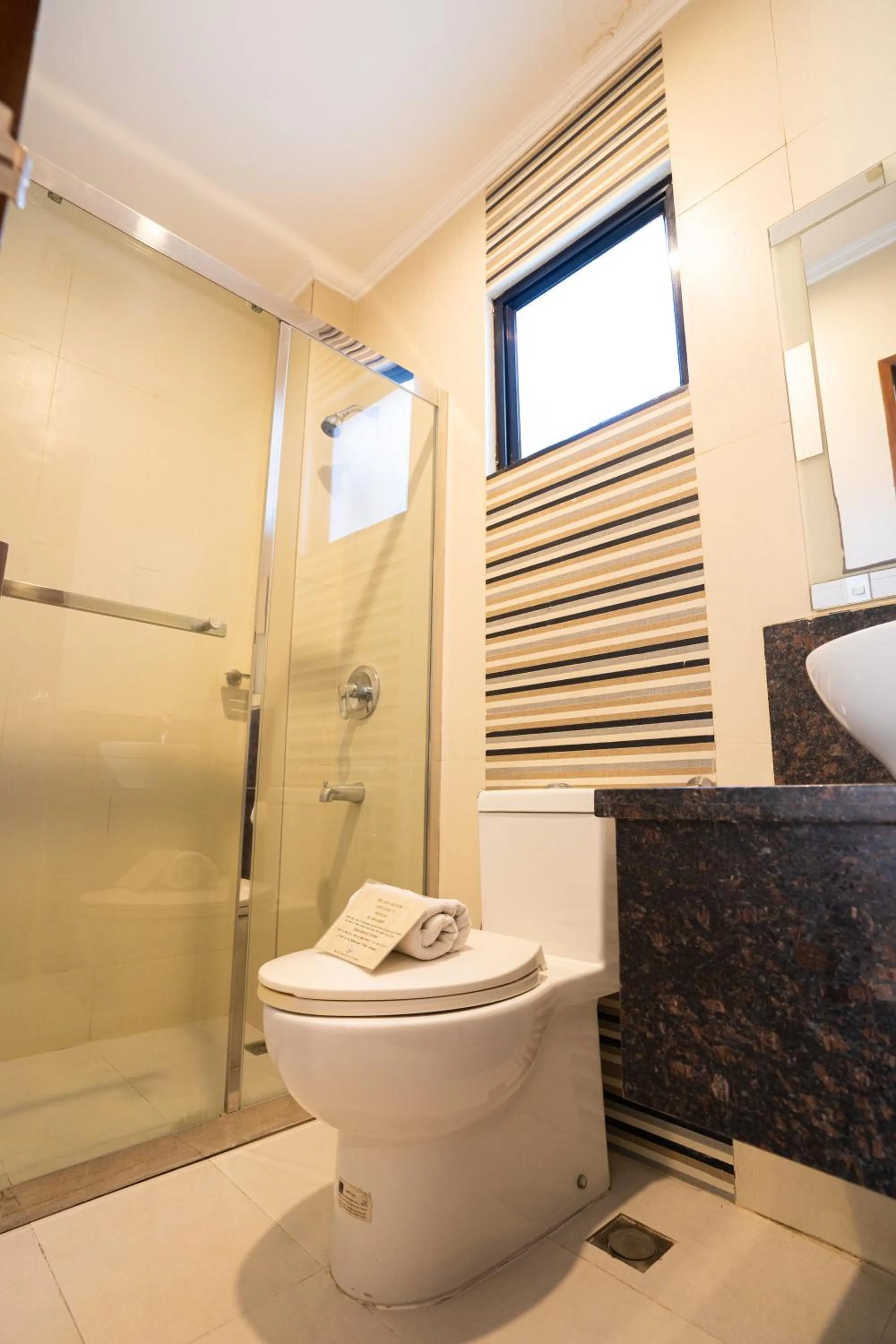 Shower in West Loch Park Hotel Vigan