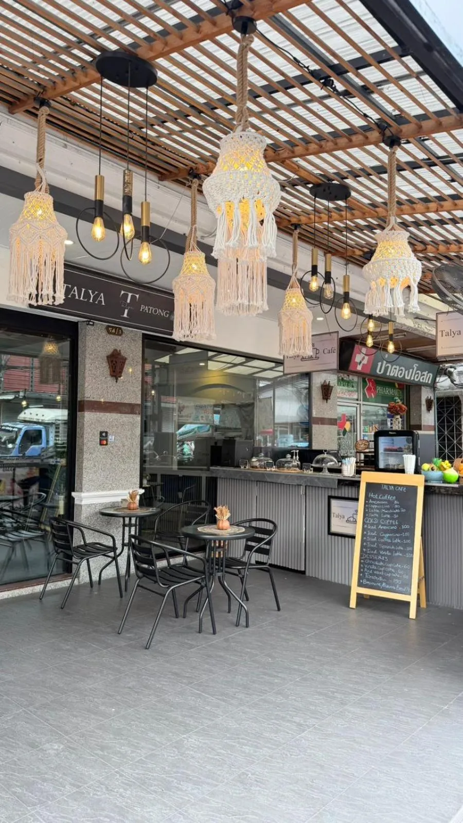 Restaurant/places to eat in Talya Patong Hotel