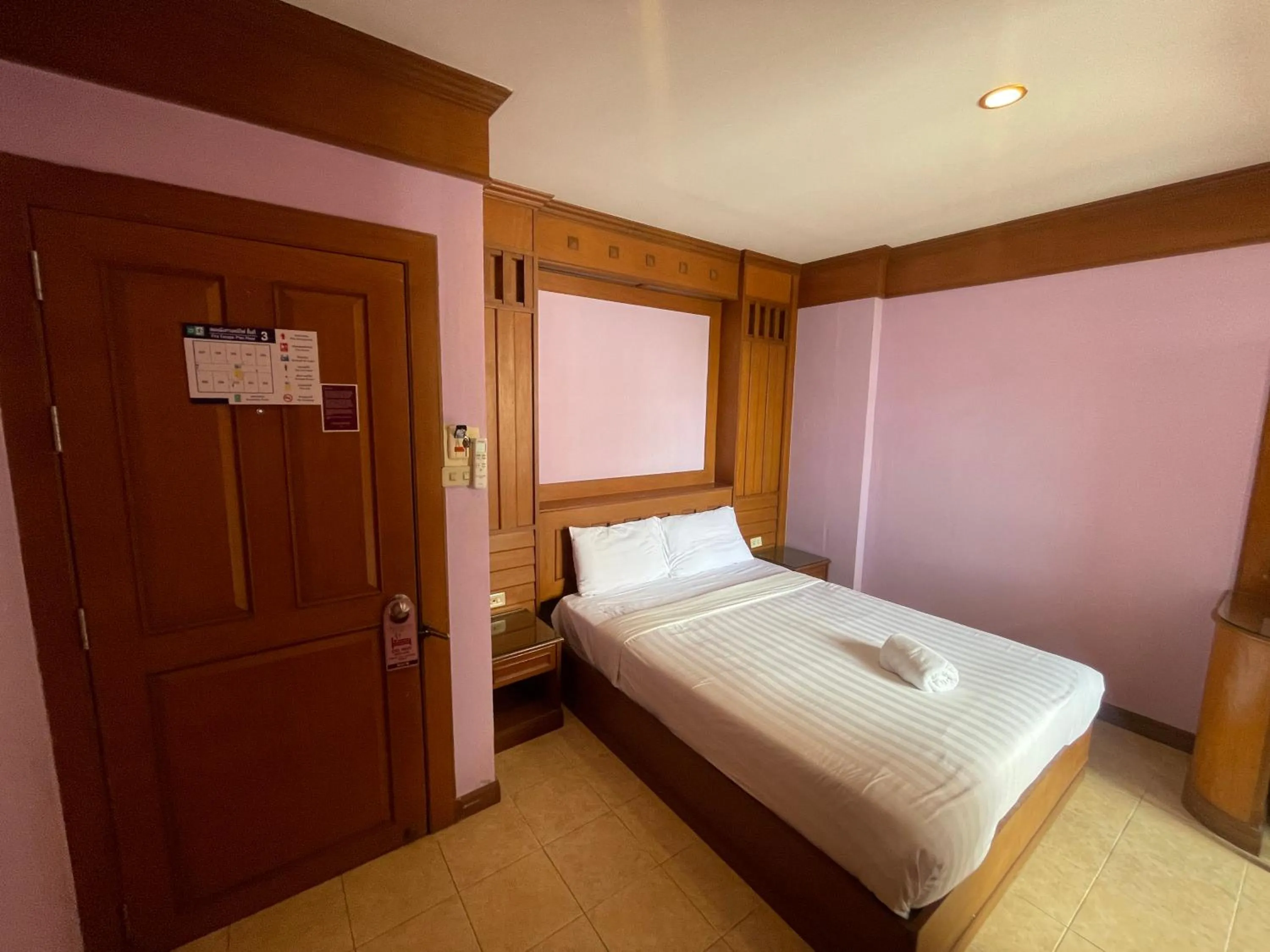Bedroom, Bed in Talya Patong Hotel
