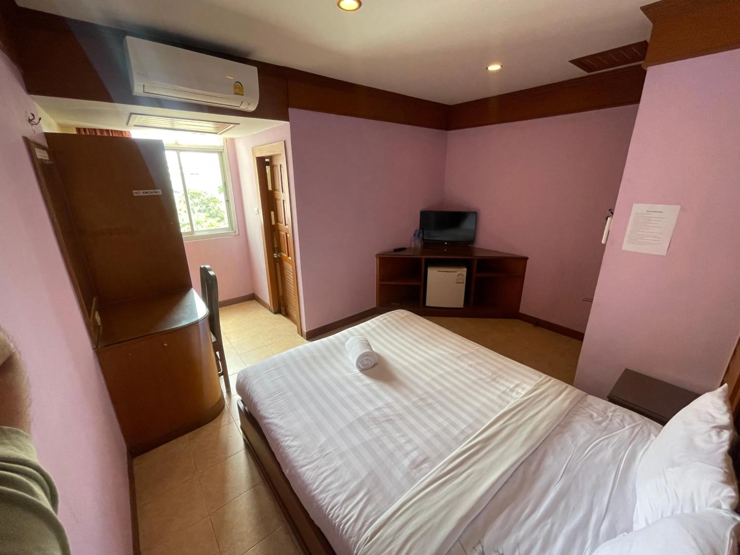 Bedroom, Bed in Talya Patong Hotel