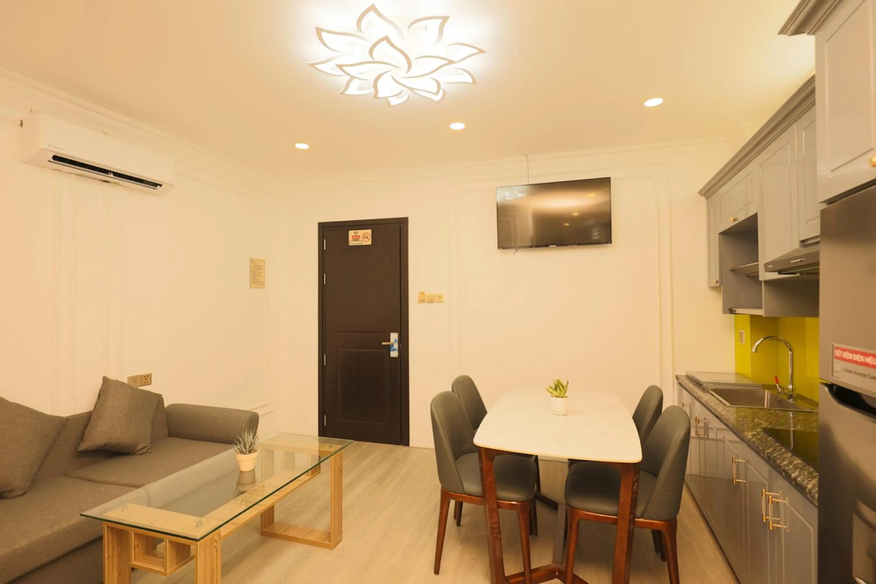 TV and multimedia in Phước Hưng 3 Hotel