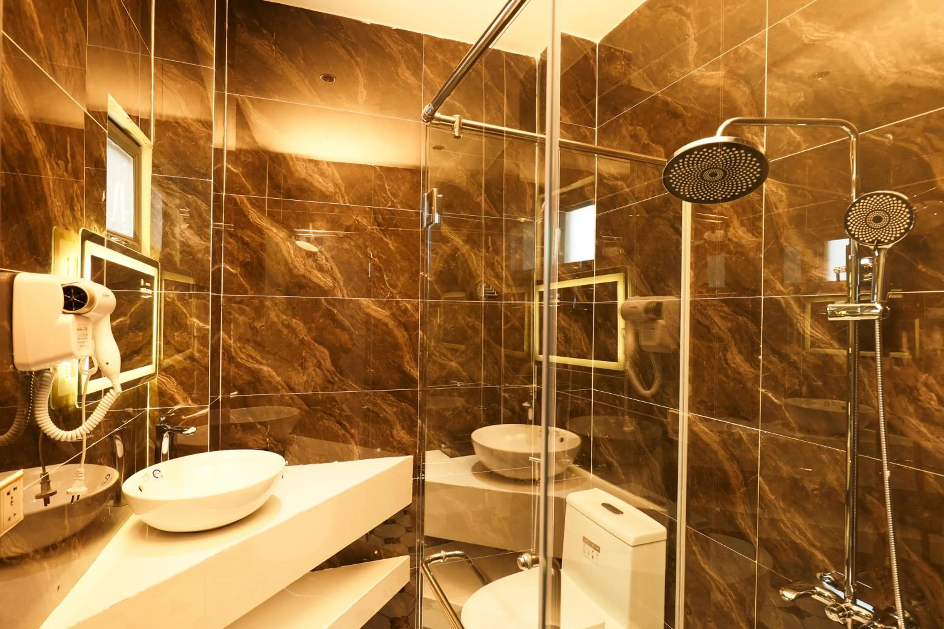 Shower in Phước Hưng 3 Hotel
