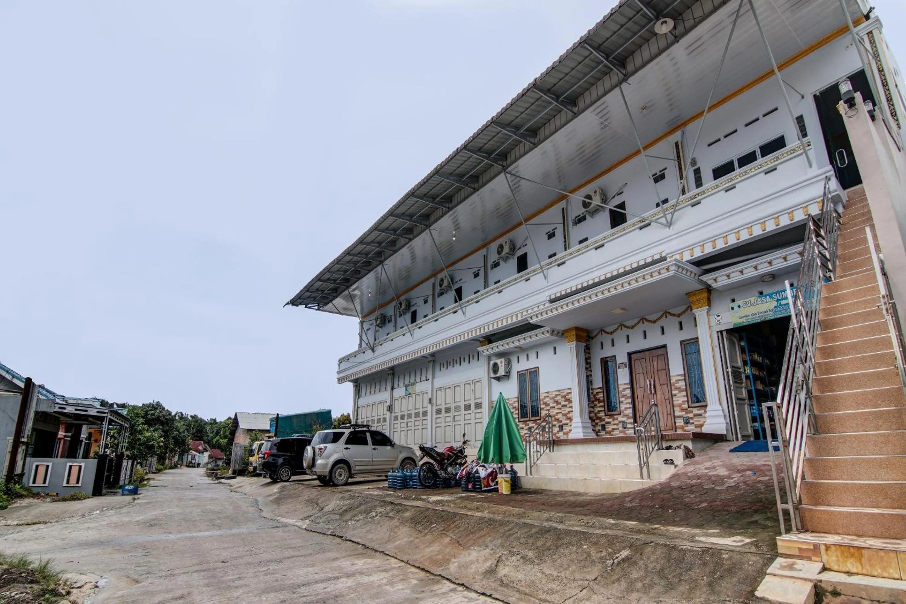 Facade/entrance in Hotel O Elisa Hill