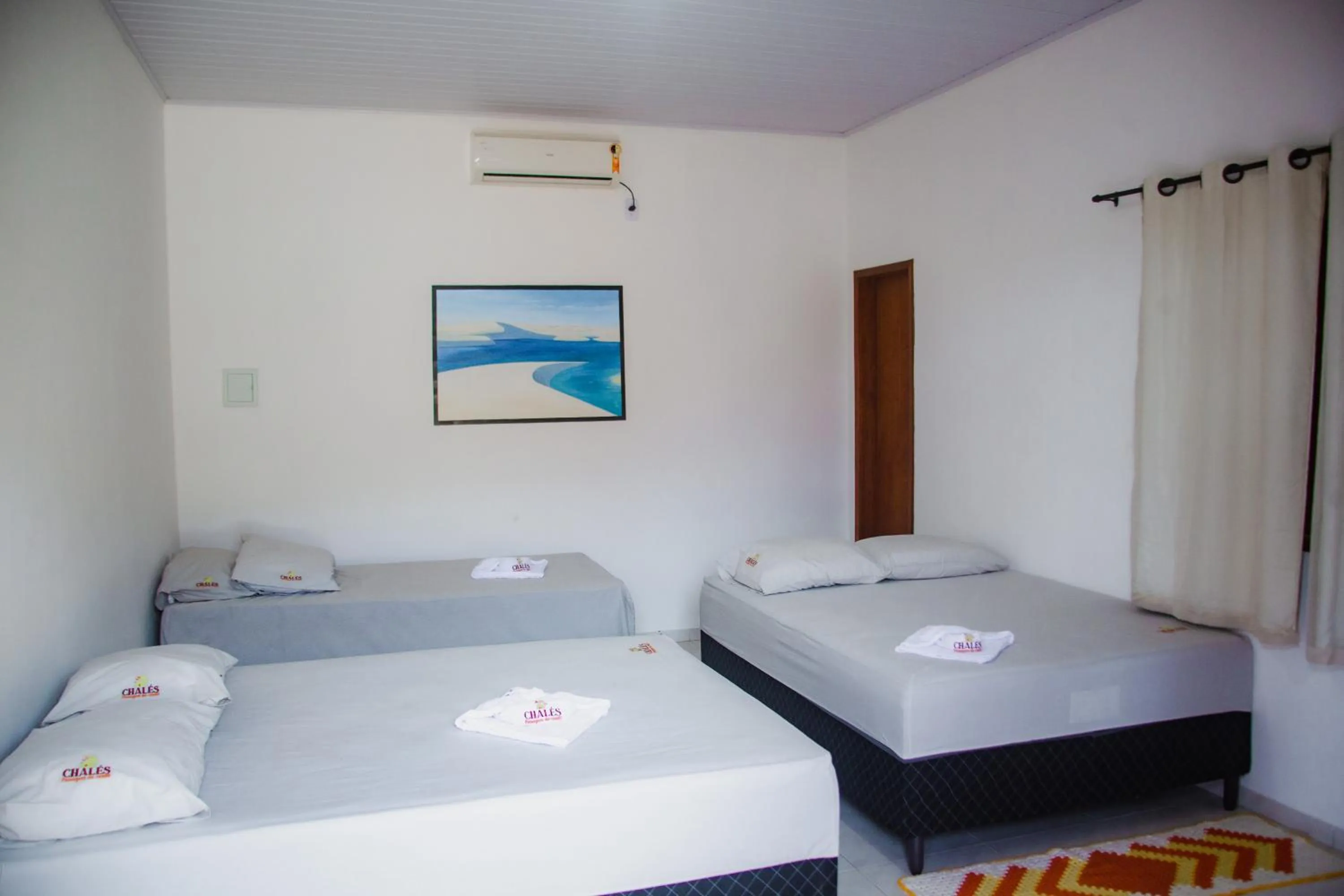 Photo of the whole room, Bed in Chalés Passagem do Canto