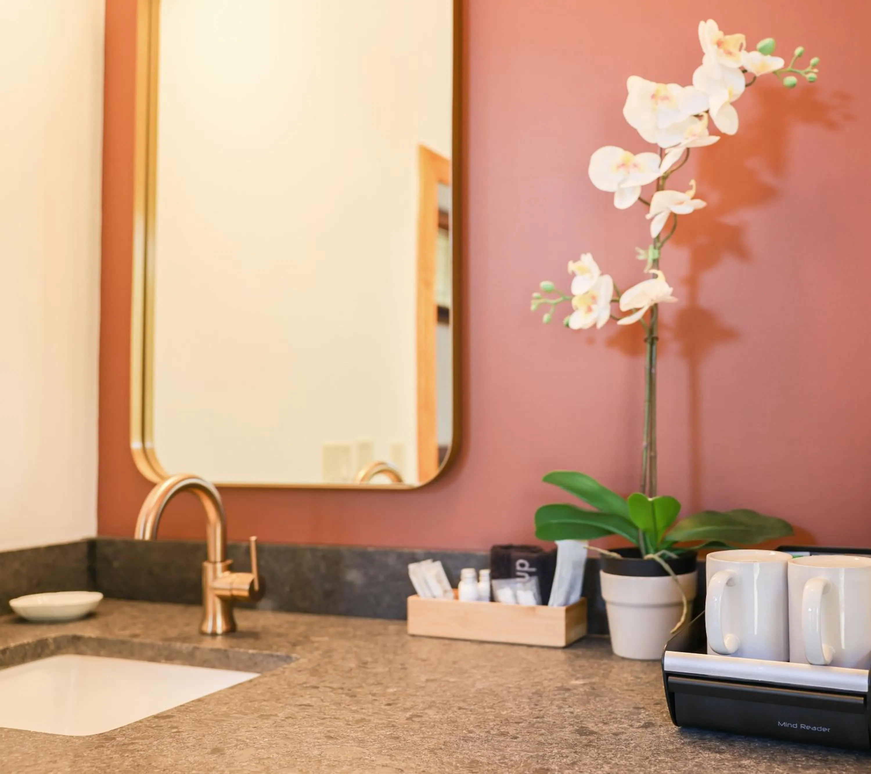 Outland Chalet & Suites Great Smoky Mountains