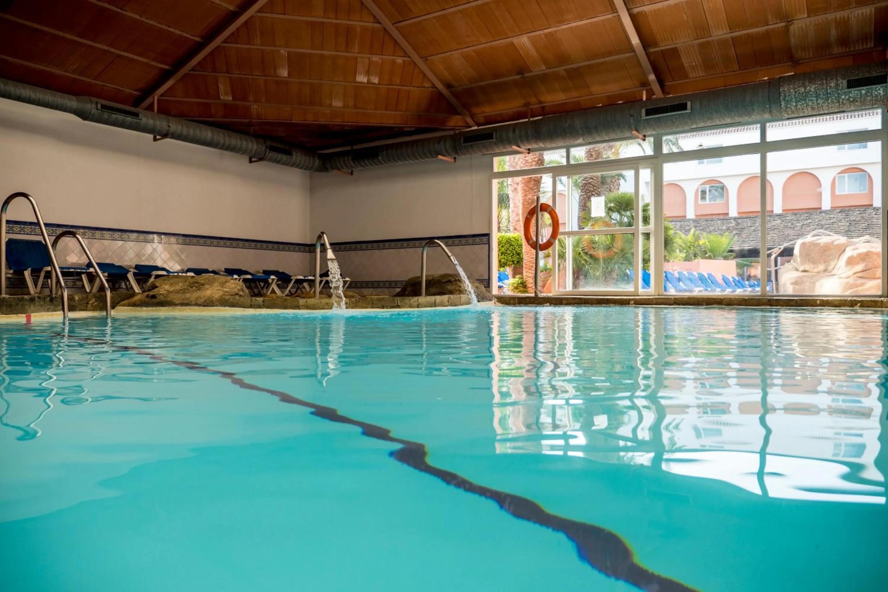 Pool view in Diver Roquetas