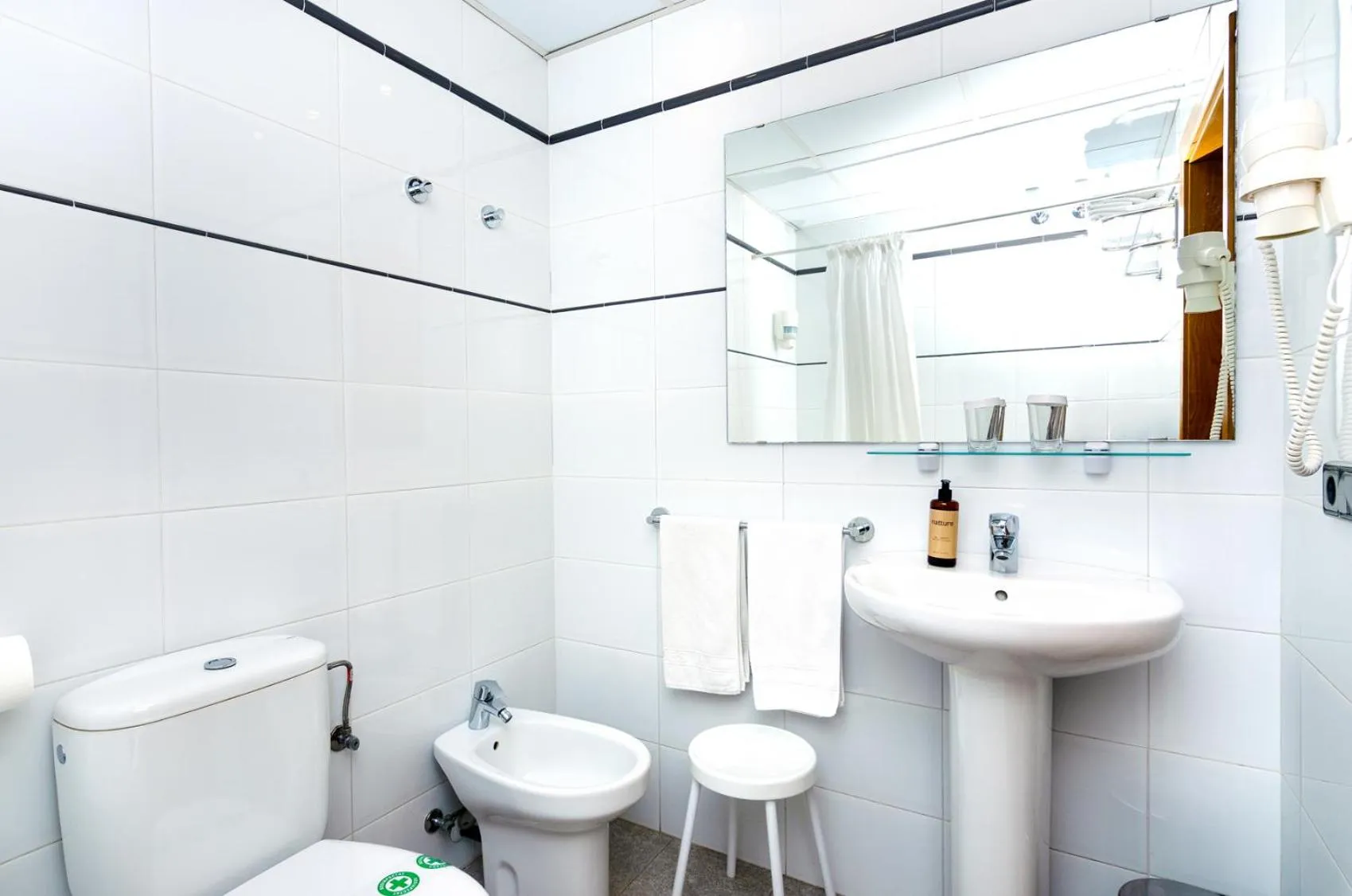 Bathroom in Hotel Medes II