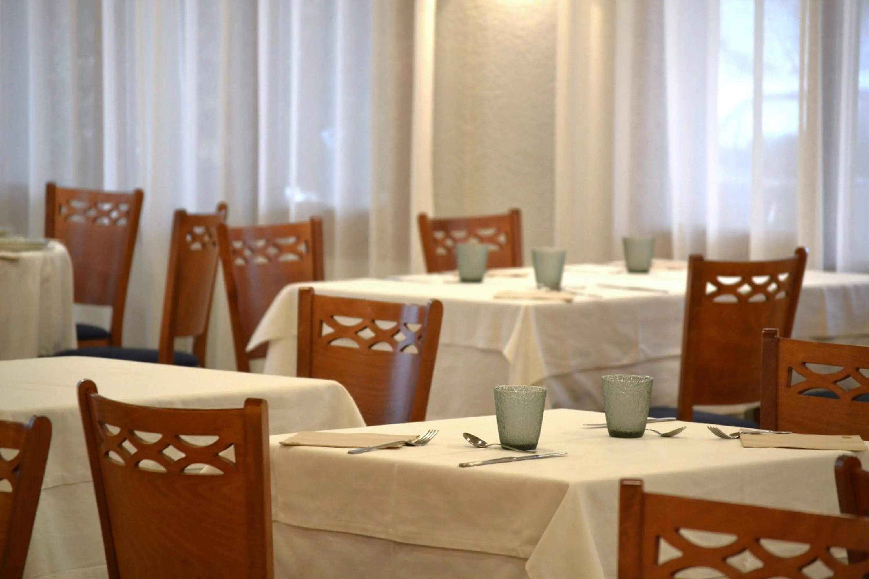 Restaurant/places to eat in Hotel Medes II