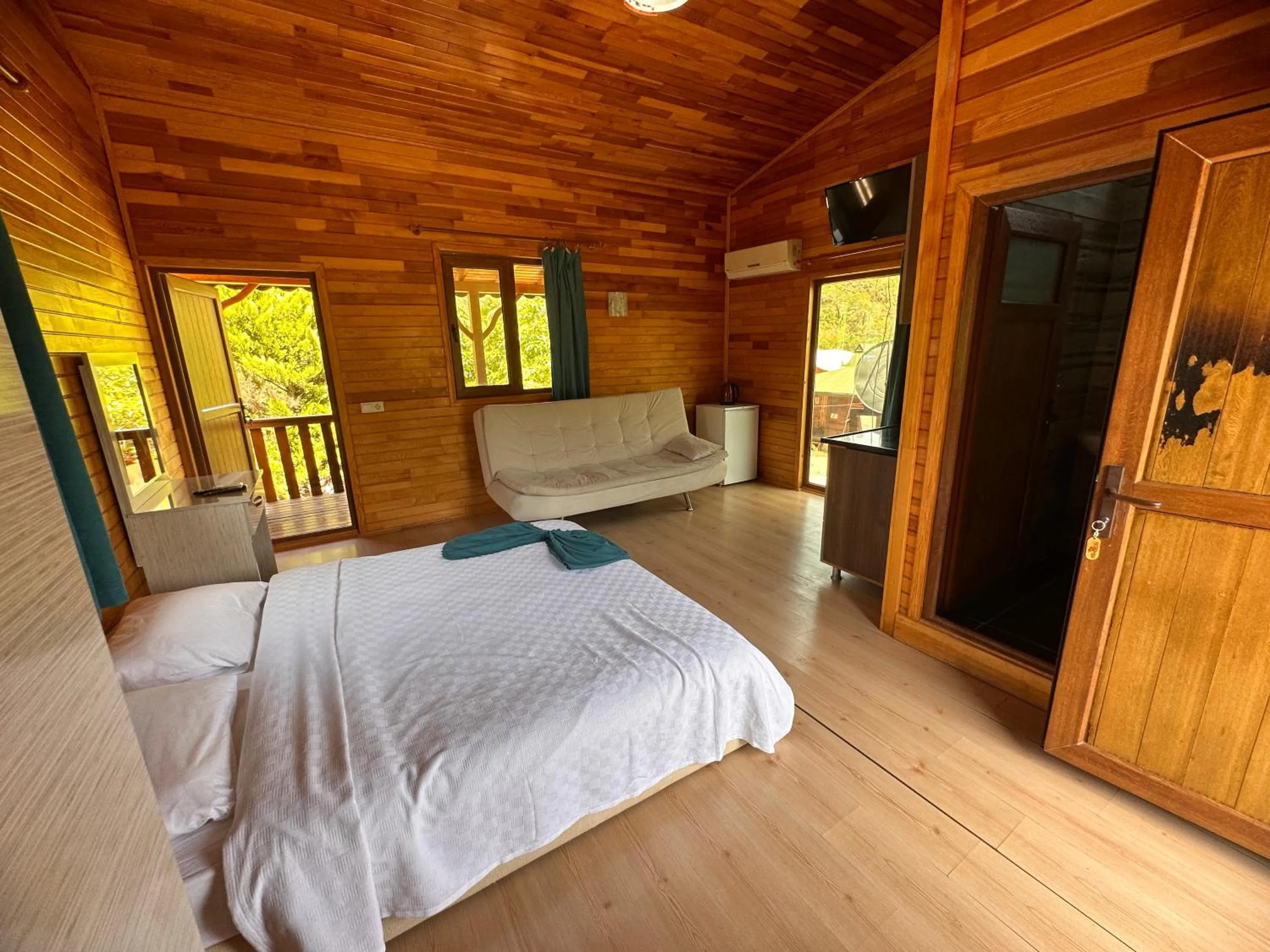 Photo of the whole room, Bed in Likya Yanartaş Bungalow