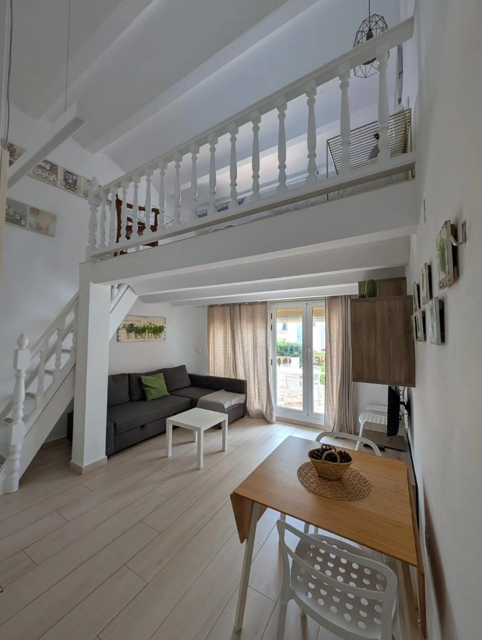 TV and multimedia in MR Hotelet de la Raconà & Apartments