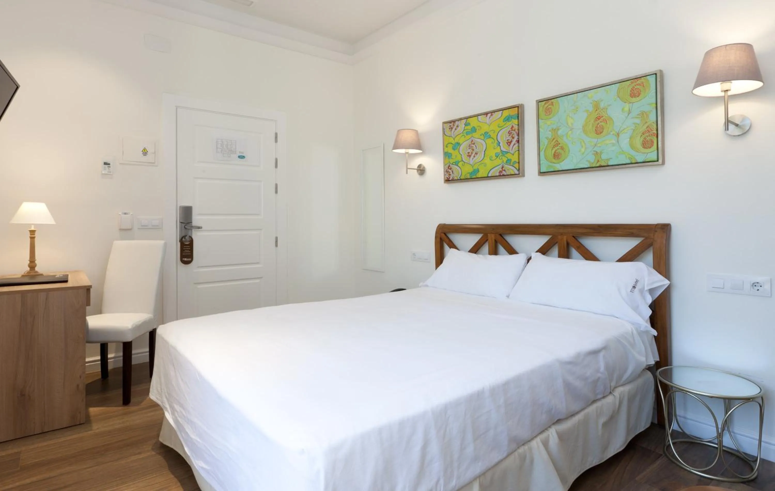 Photo of the whole room, Bed in MR Hotelet de la Raconà & Apartments