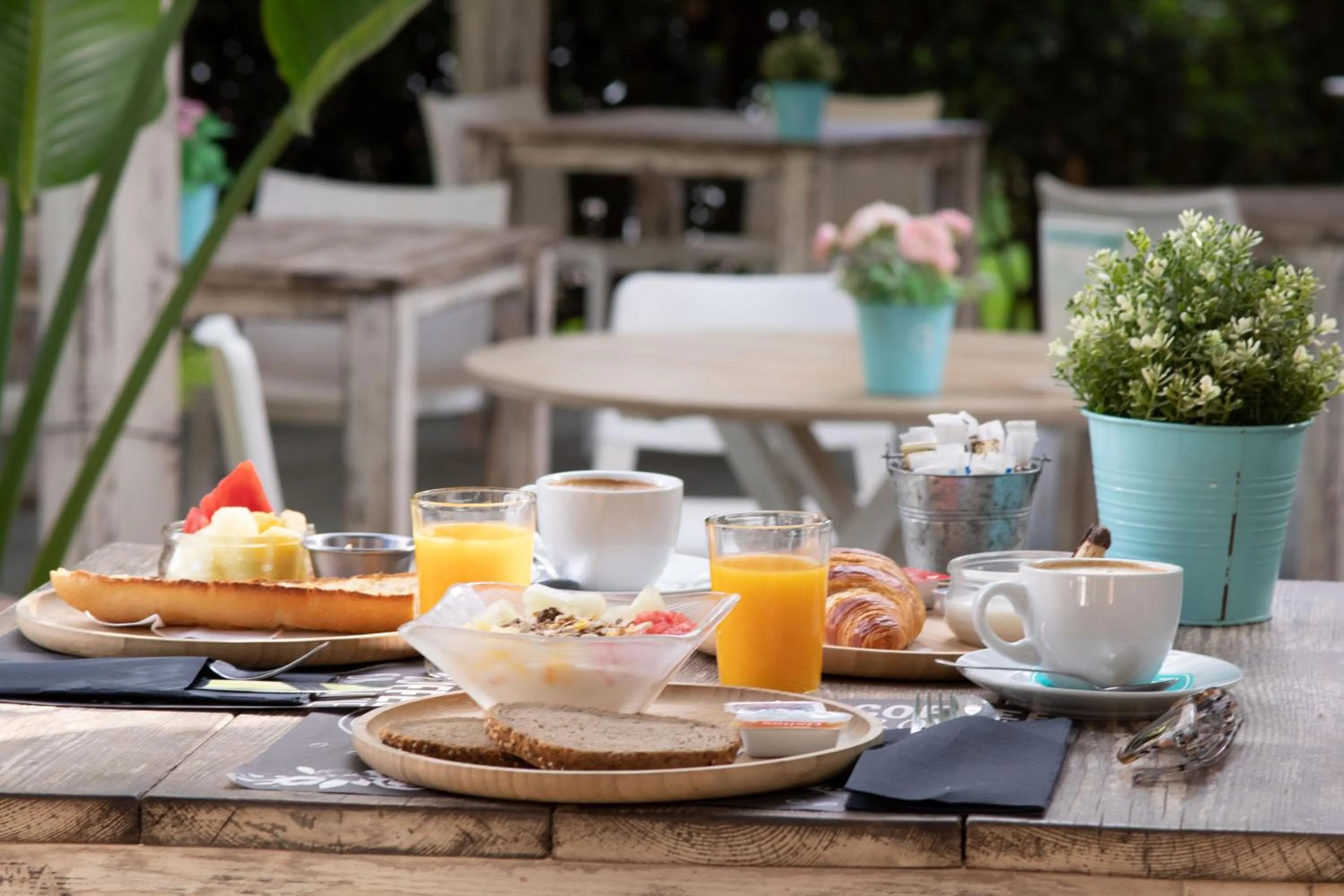 Breakfast in MR Hotelet de la Raconà & Apartments