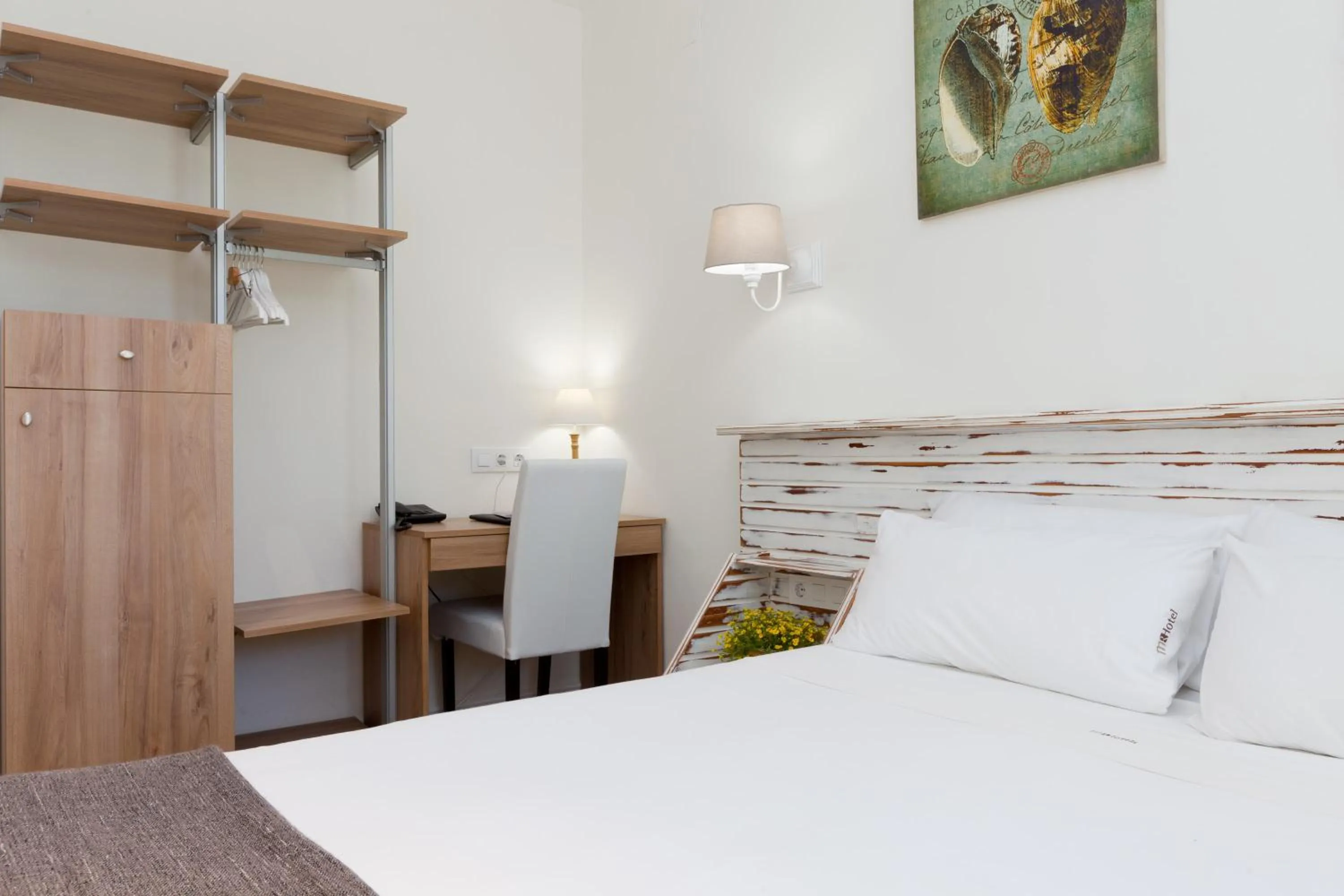 Decorative detail, Bed in MR Hotelet de la Raconà & Apartments