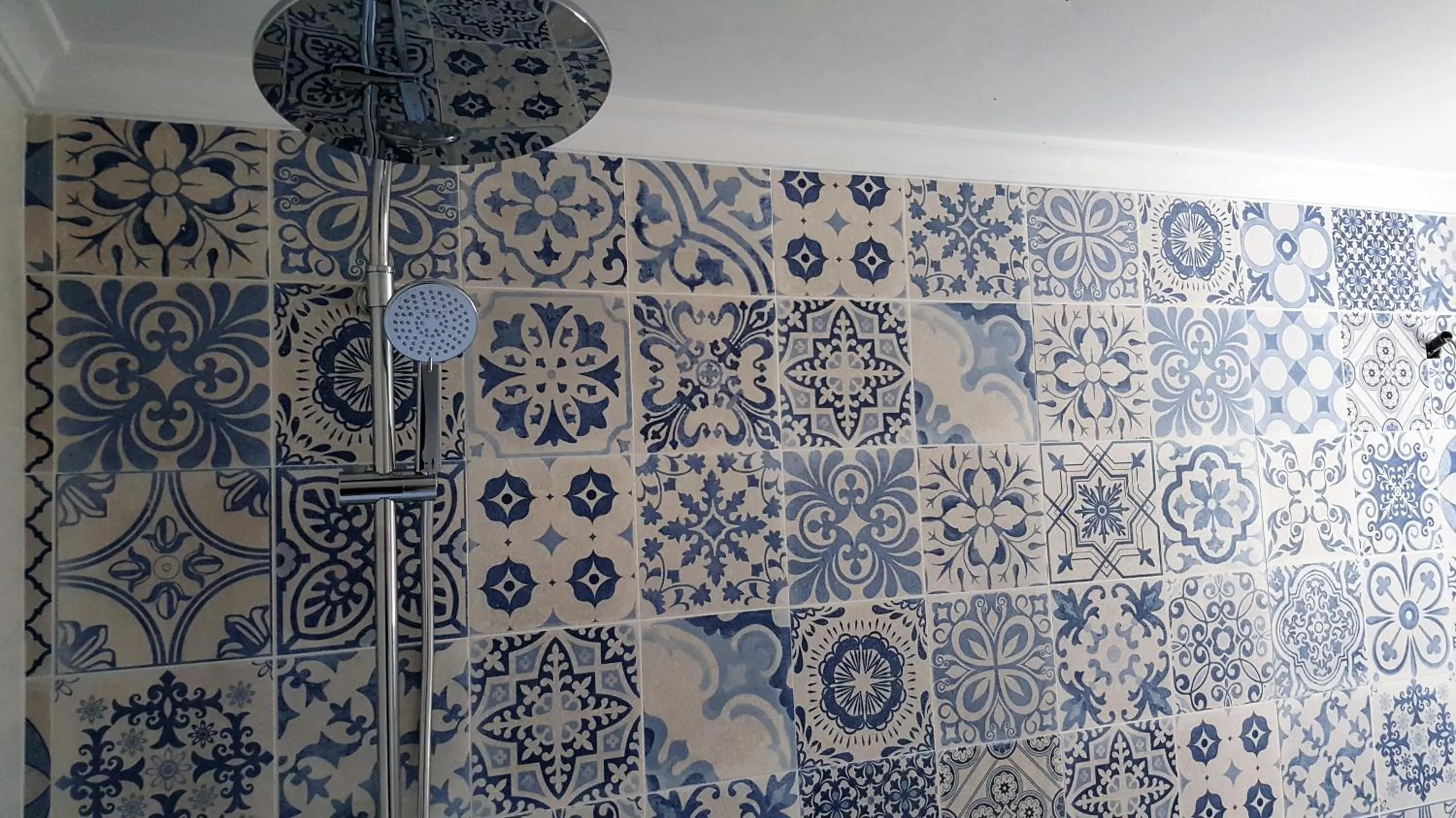 Bathroom in MR Hotelet de la Raconà & Apartments