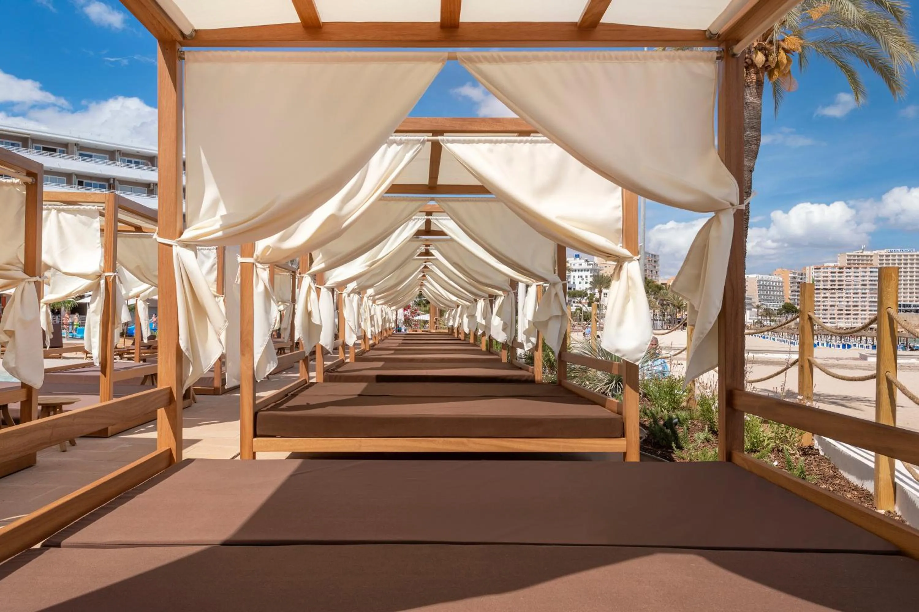 Day in Sol Wave House