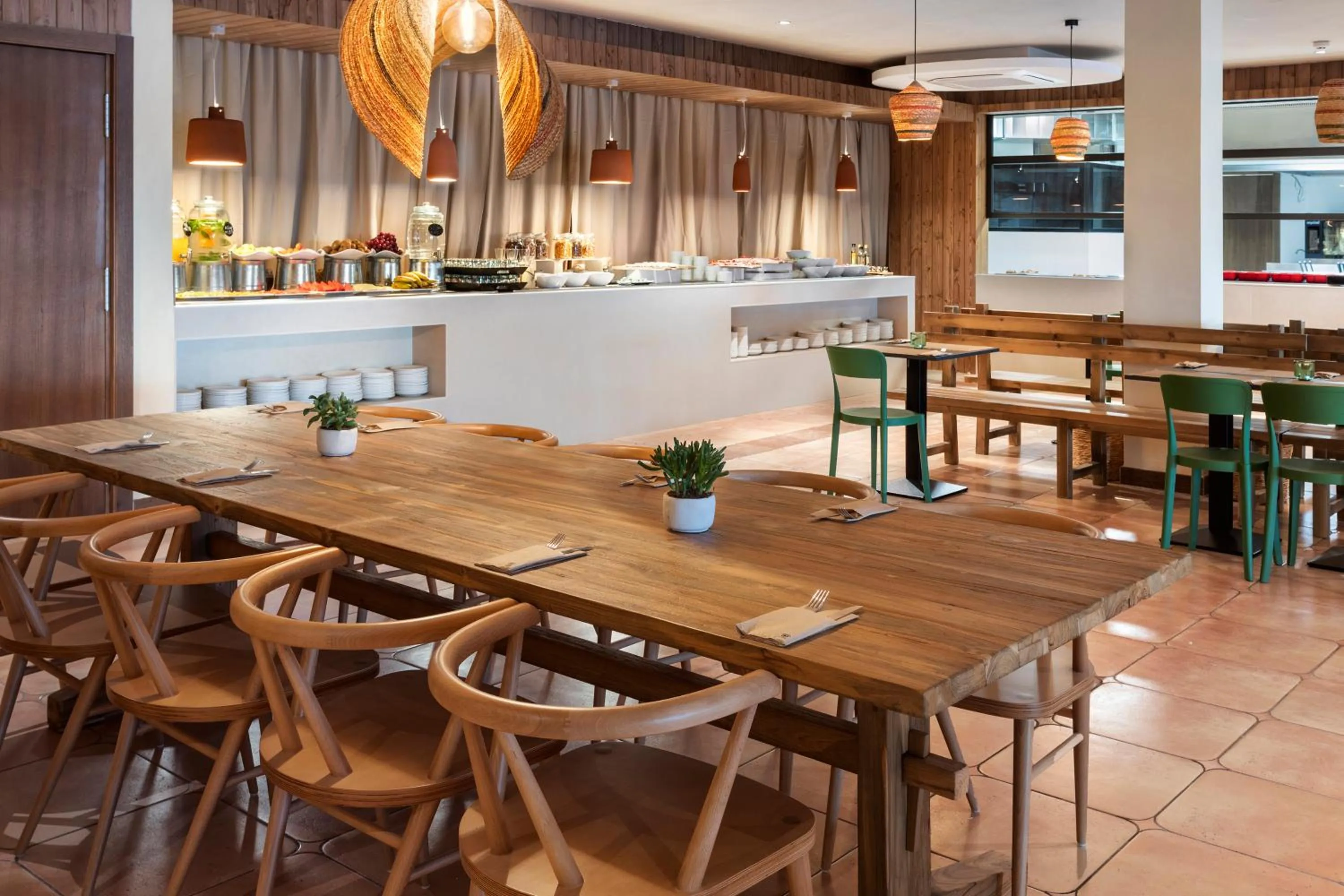 Restaurant/Places to Eat in Sol Wave House